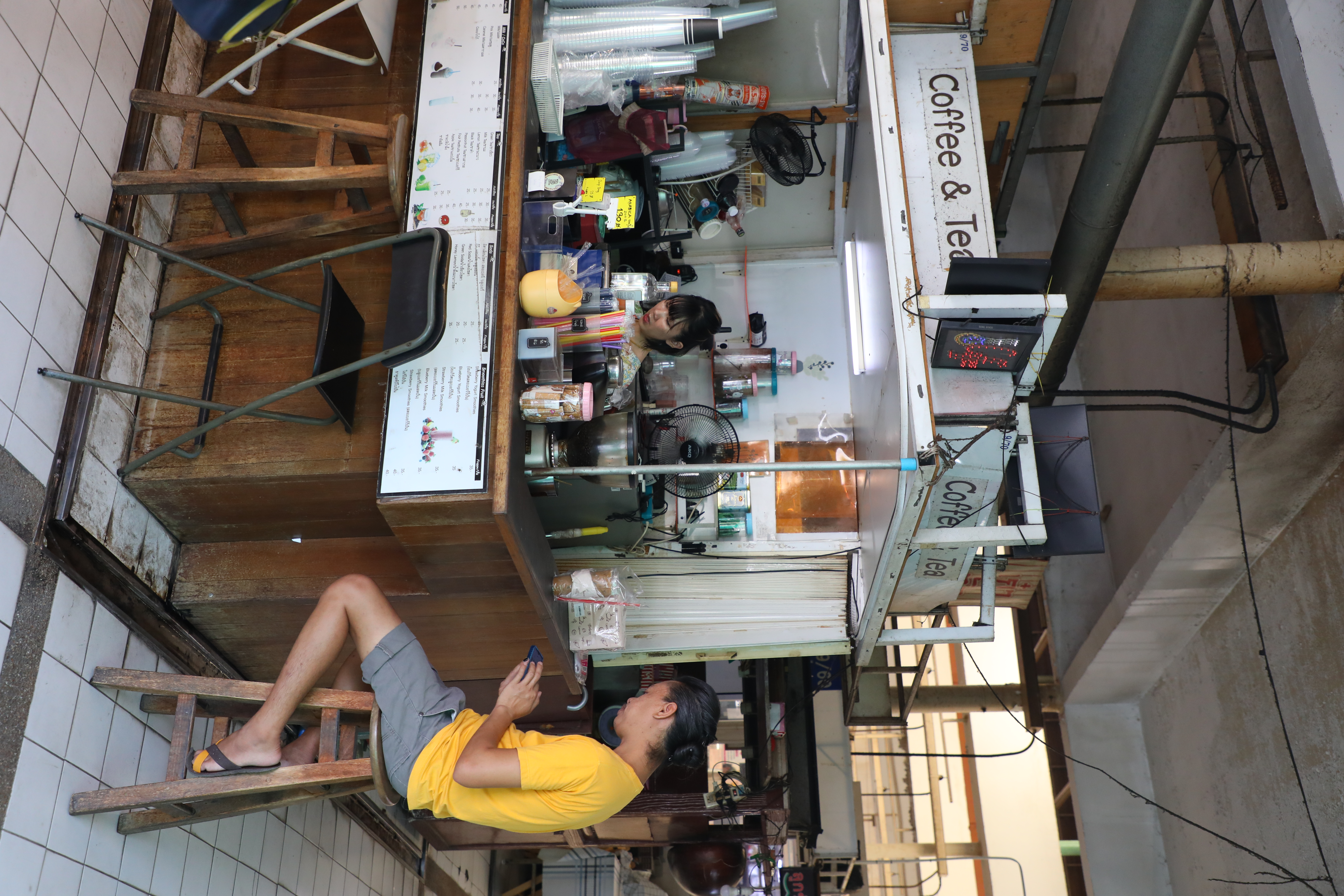 市場裡也有小小咖啡店。