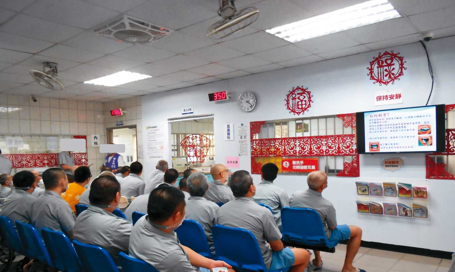 監獄中的受刑人若國籍不同、語言不通,依慣例應避免同房。示意畫面,圖非當事人。(翻攝台北監獄臉書)