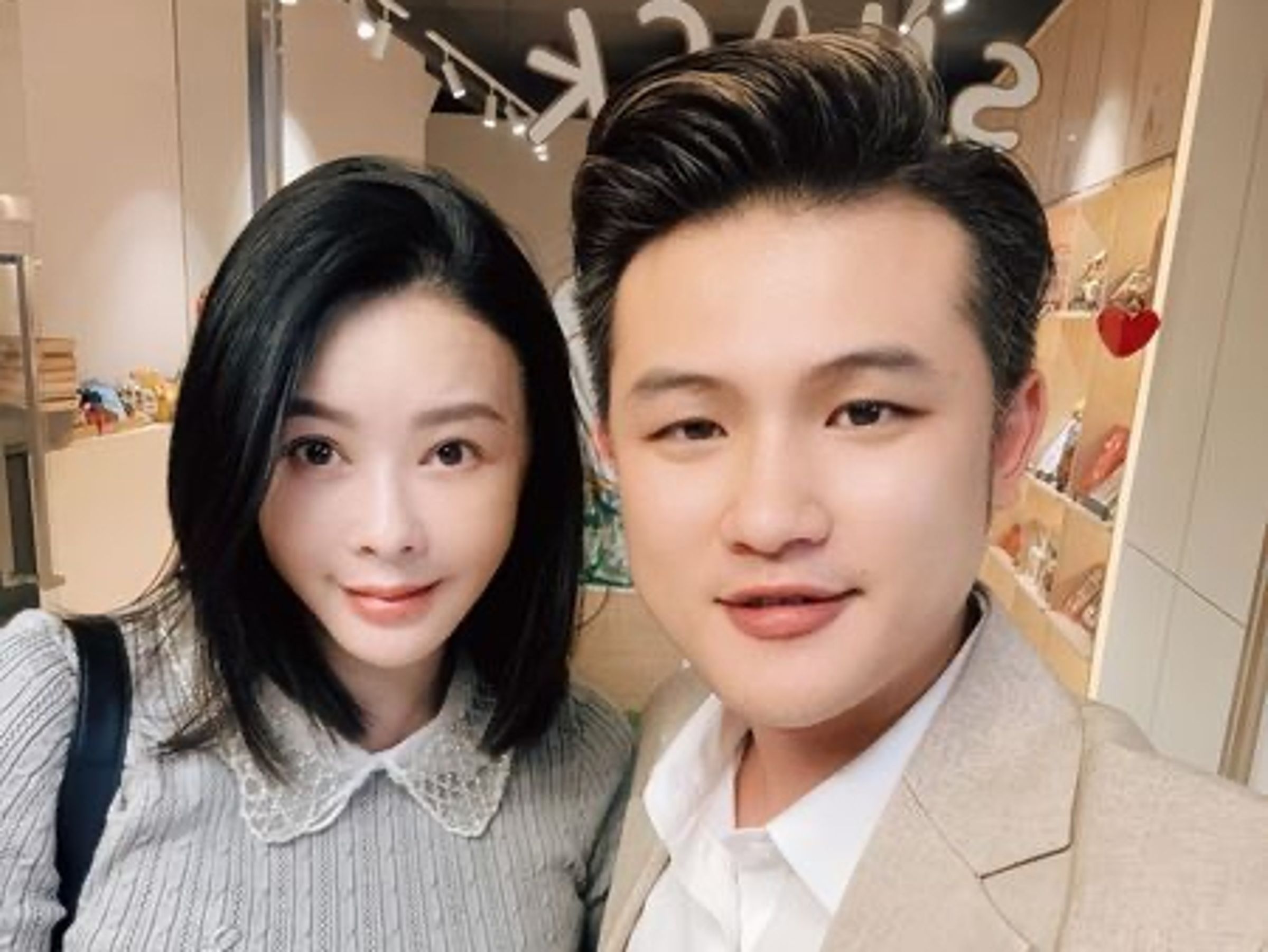 梁軒安(右)不理流言蜚語,帶蕭淑慎(左)吃火鍋秀恩愛。(翻攝自梁軒安臉書)