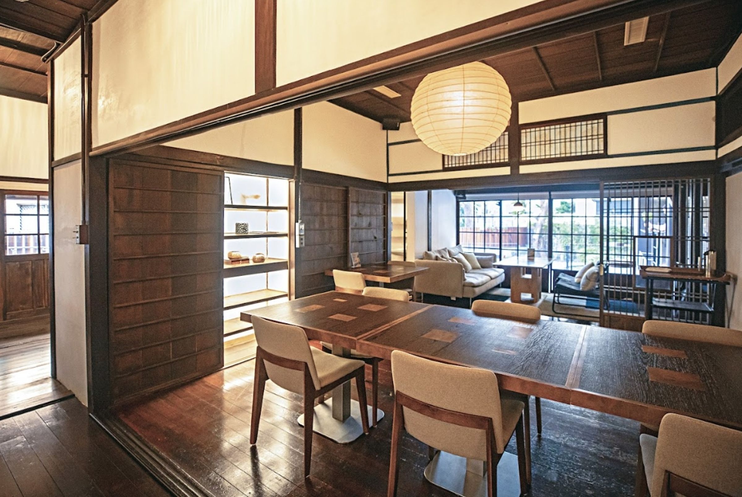 戴炎輝寓所由餐飲業者進駐,以新功能延續歷史記憶。(攝影/王漢順)