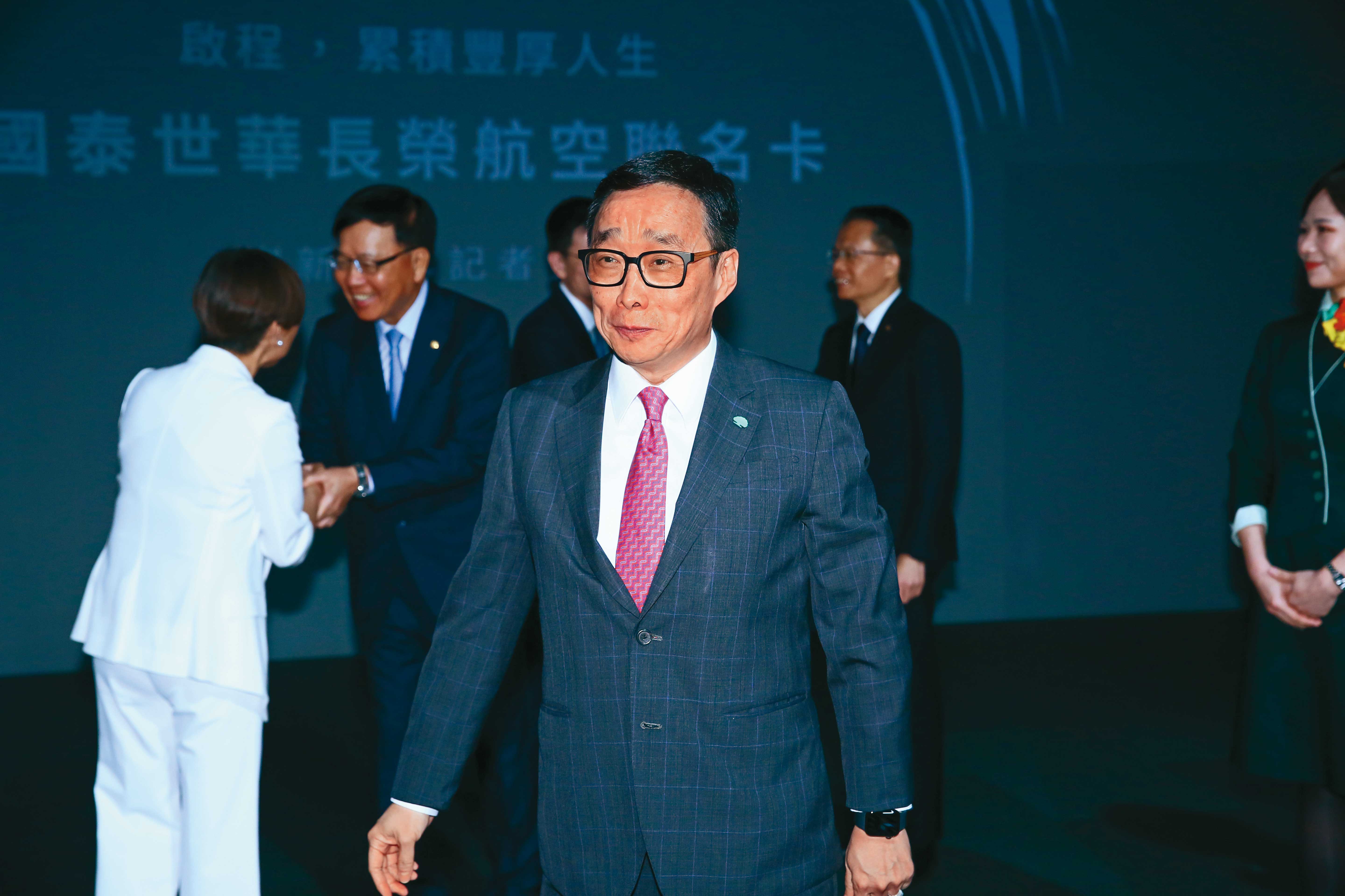 郭明鑑引發的兼職風波，致使國泰投信需認列補償及賠償總金額高達近10億元。