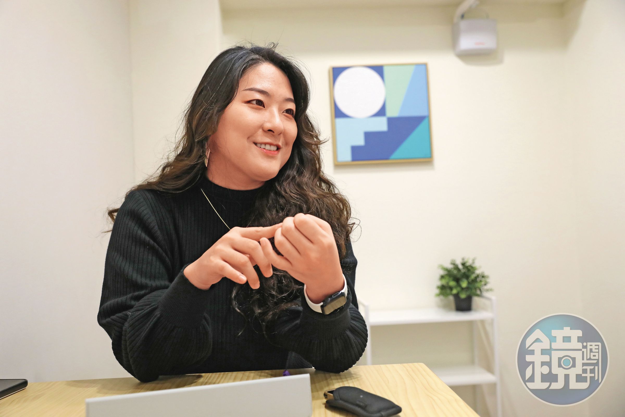 許文菁說，幼教專業不受重視，老師薪資低又高工時、高情緒勞動的血汗環境是幼兒園兒虐案頻傳的主因。