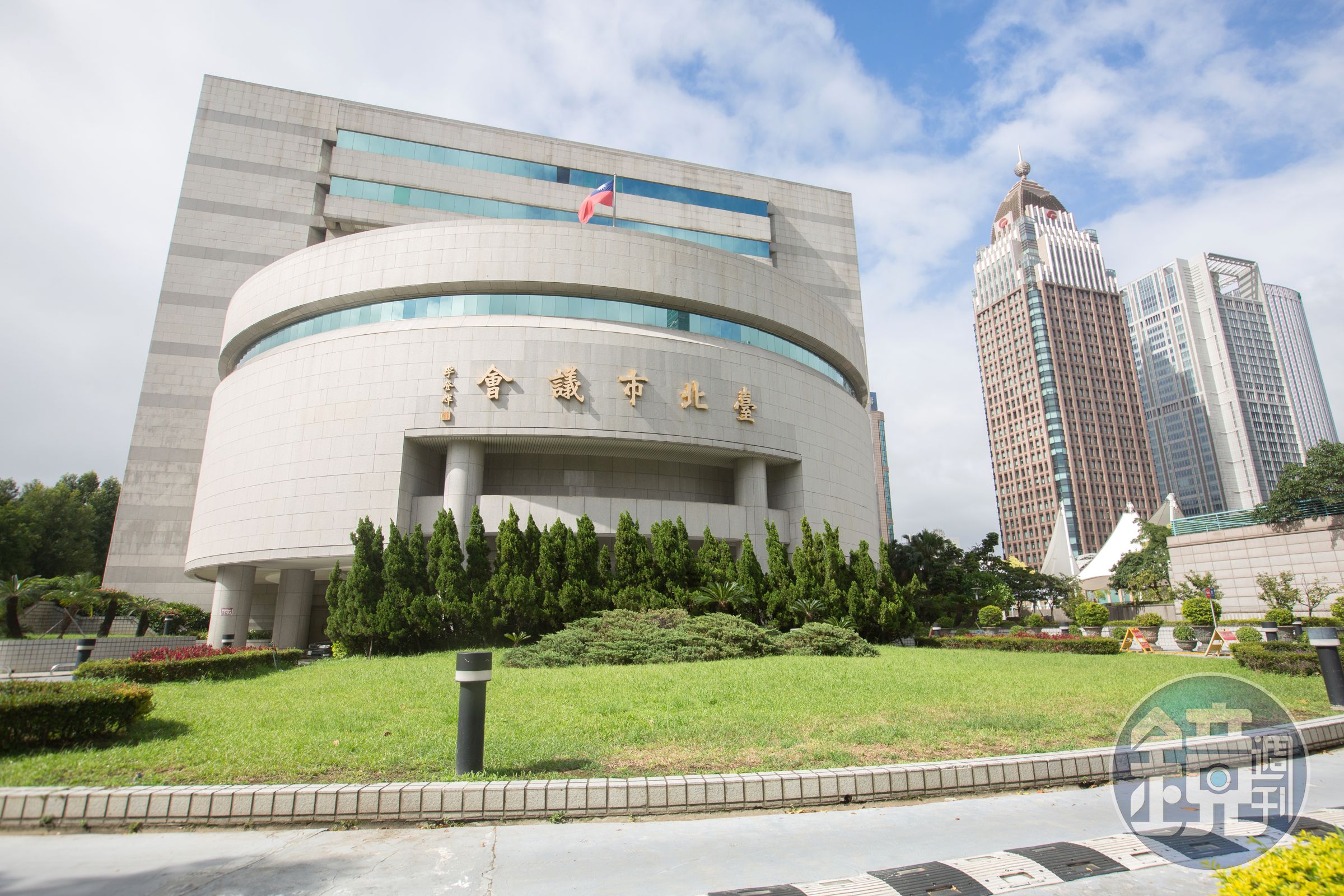 台北市議會協商通過決議,要求市府研議撤銷京華城之違法容積獎勵。(本刊資料照)