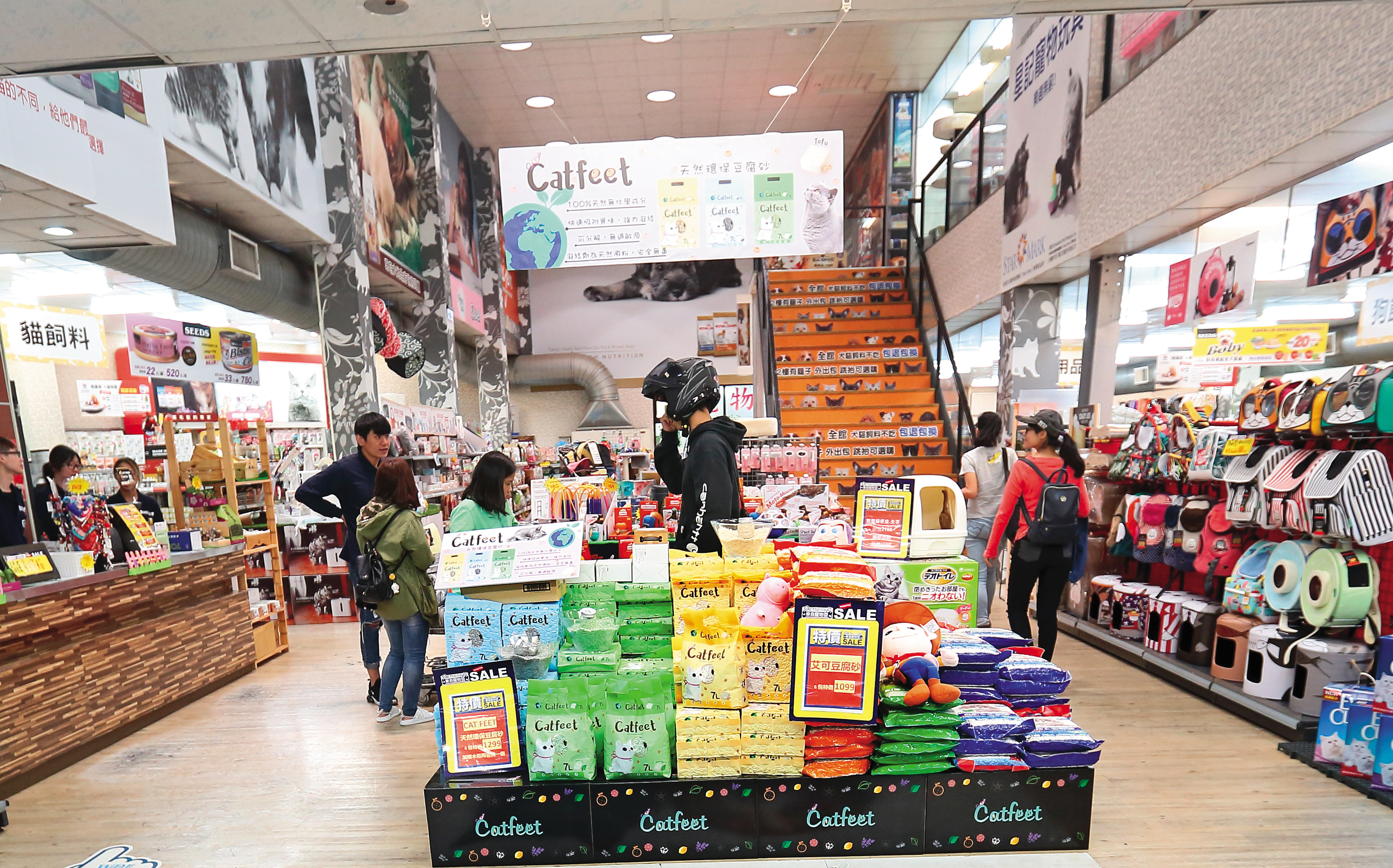 台灣寵物登記數量遠超新生兒，寵物市場年產值上看700億元，是企業集團搶攻的新藍海。