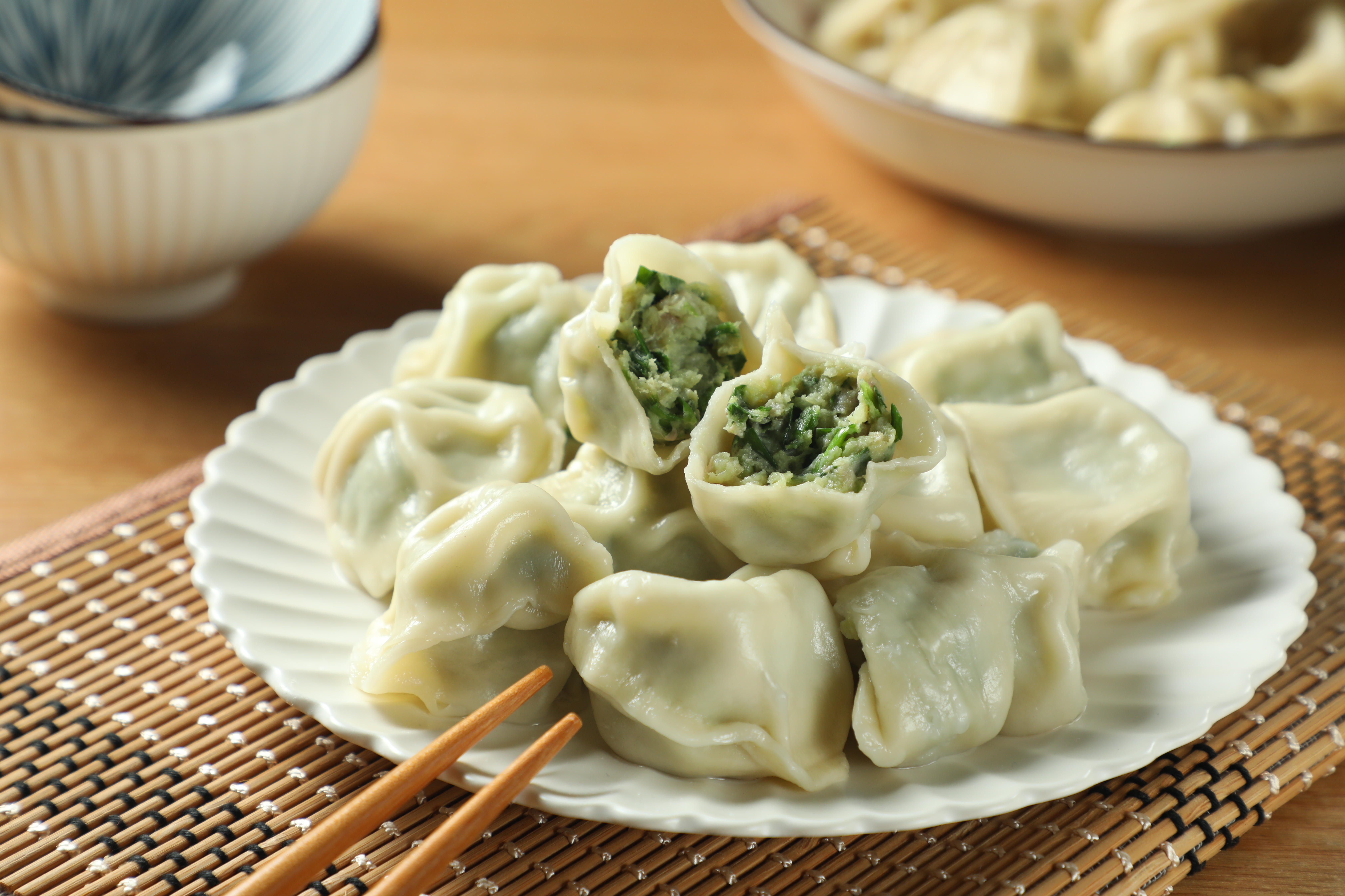 「韭菜豬肉」口味較重。(170元/袋,約22~24顆)