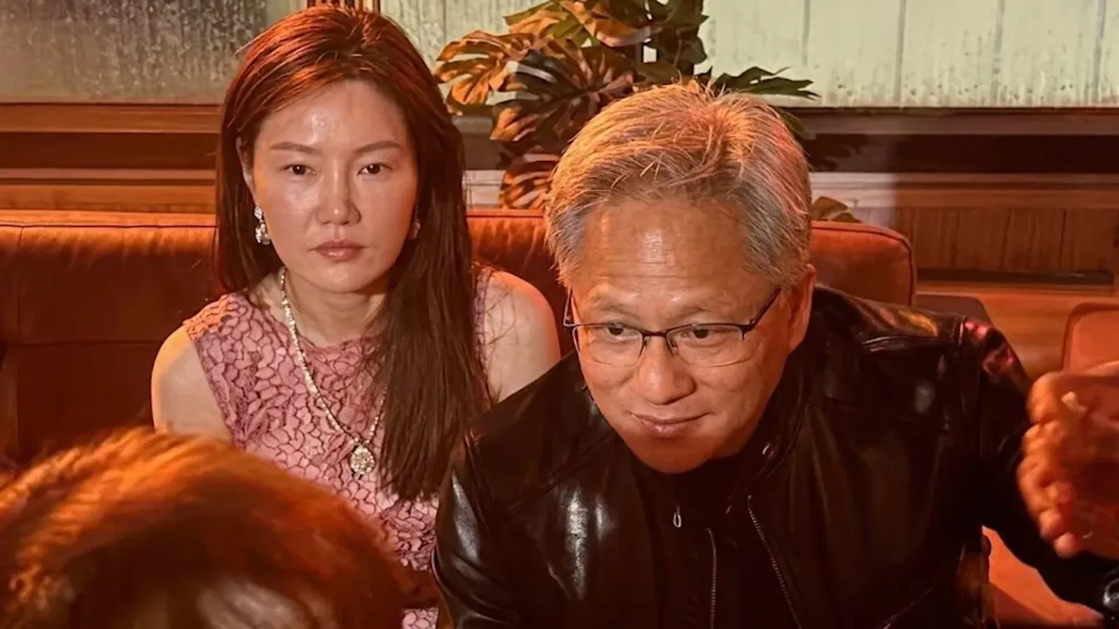 無懼中國女間諜風暴！ 輝達黃仁勳親解與黃樂關係：每一顆晶片都在掌控中