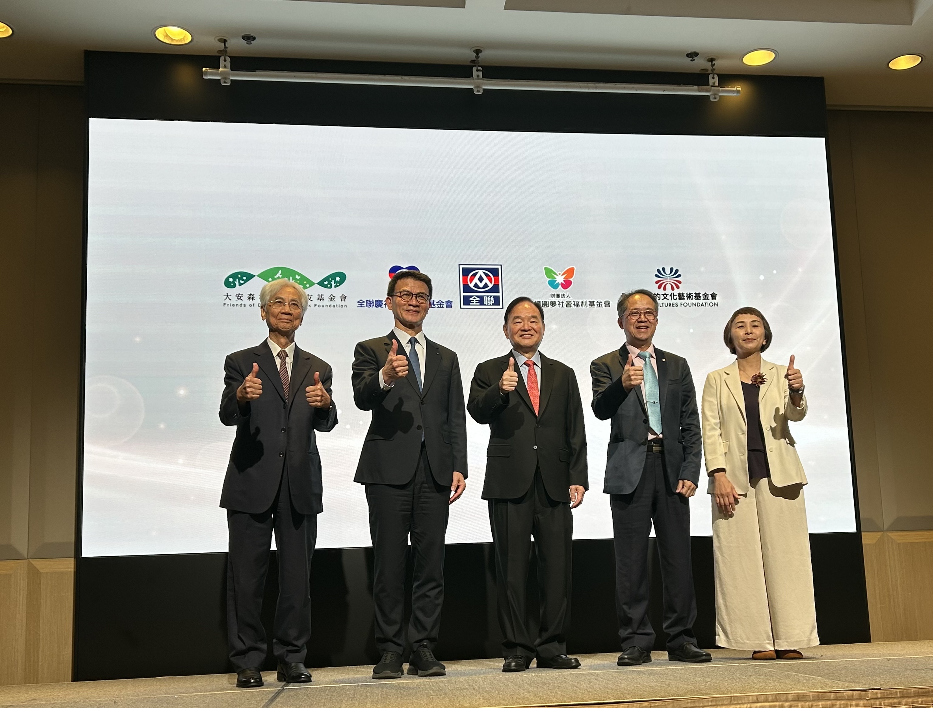 全聯董事長林敏雄表示，目前不會限購塑膠袋，也不會讓廠商漲價。