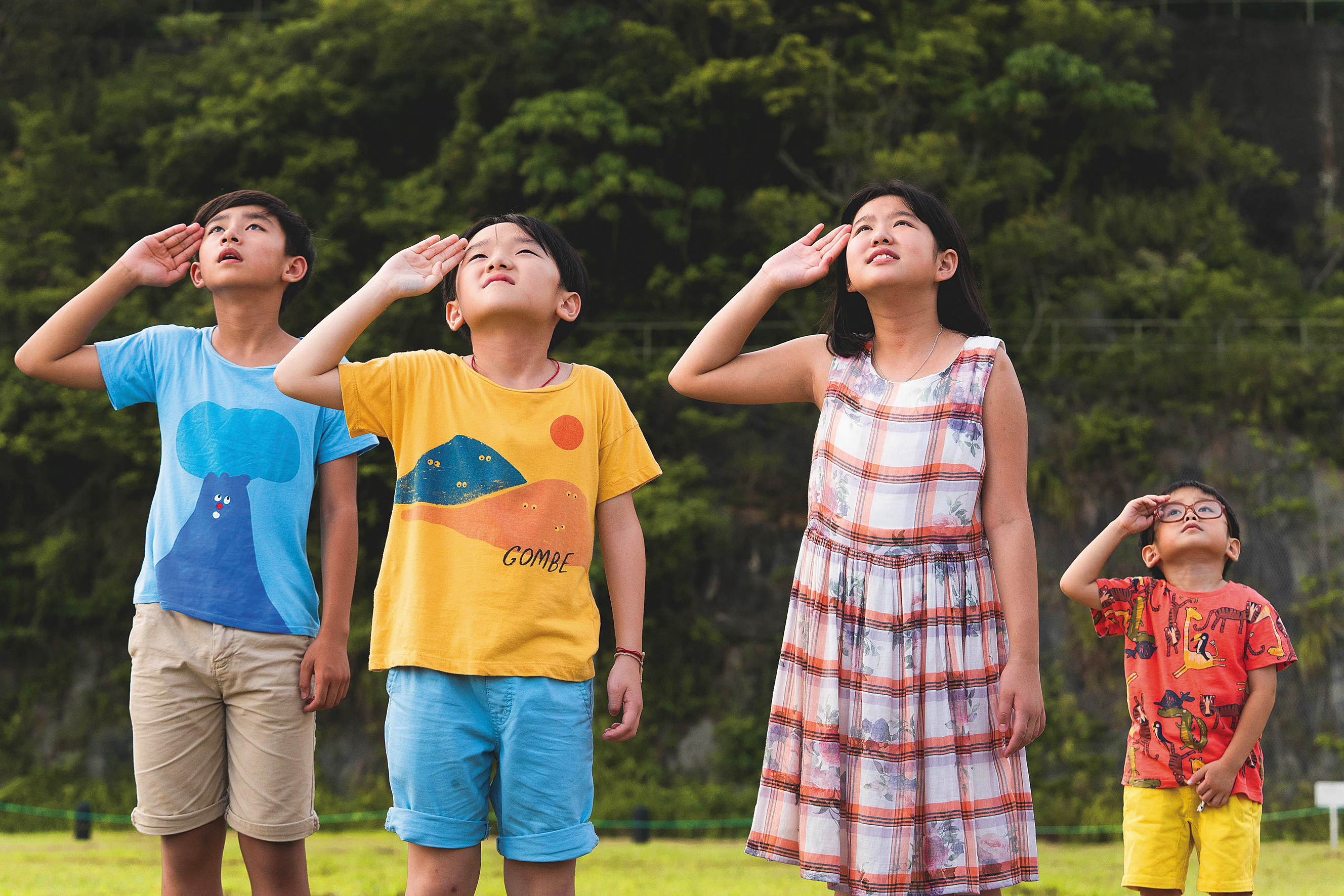 3個曾目擊UFO的孩子，長大成人後不僅有著不同的人生軌跡，香港也正經歷天翻地覆的改變。（壹壹喜喜提供）