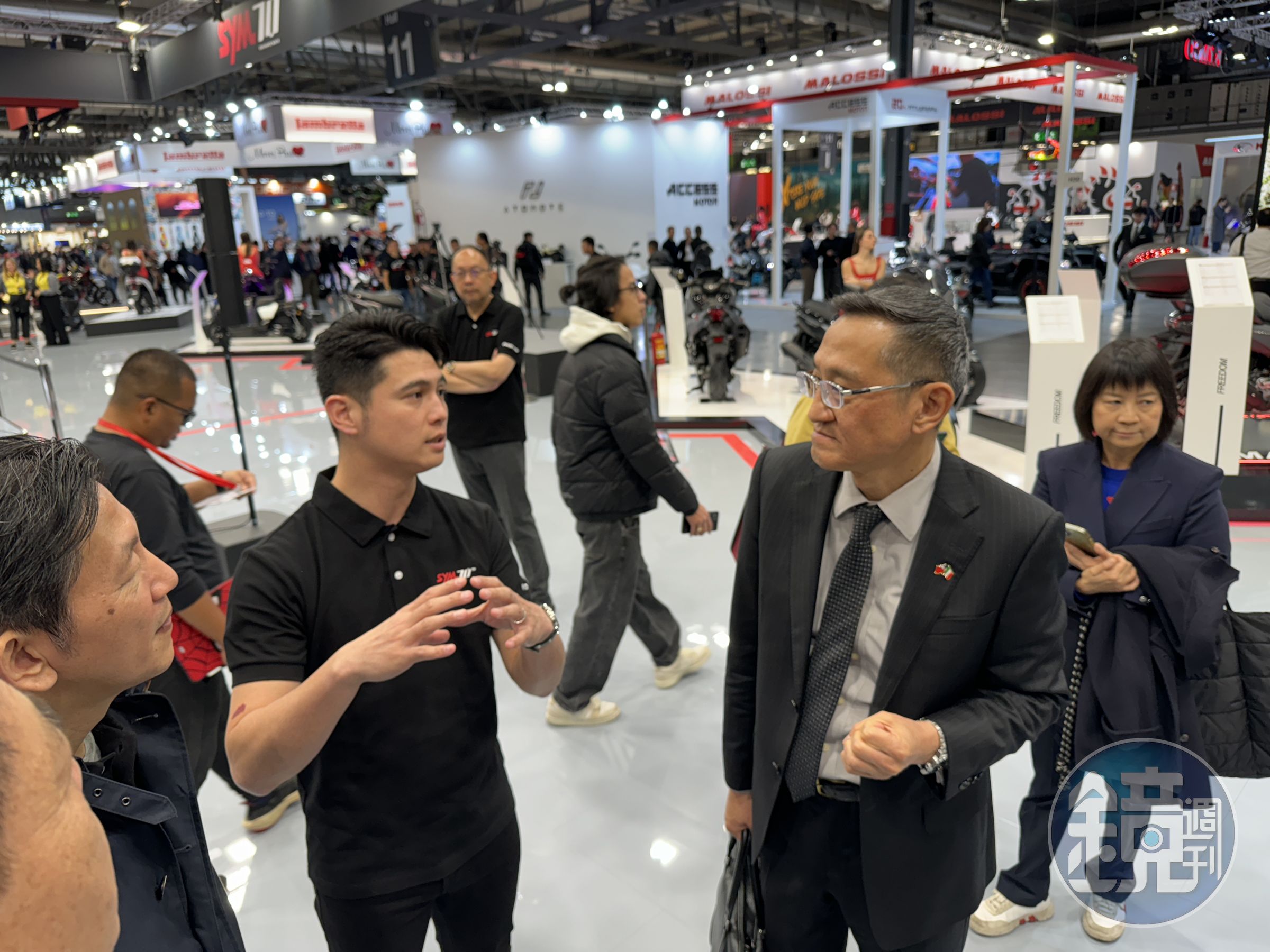 駐義大利代表處大使蔡允中(右2)關心台灣機車產業發展。