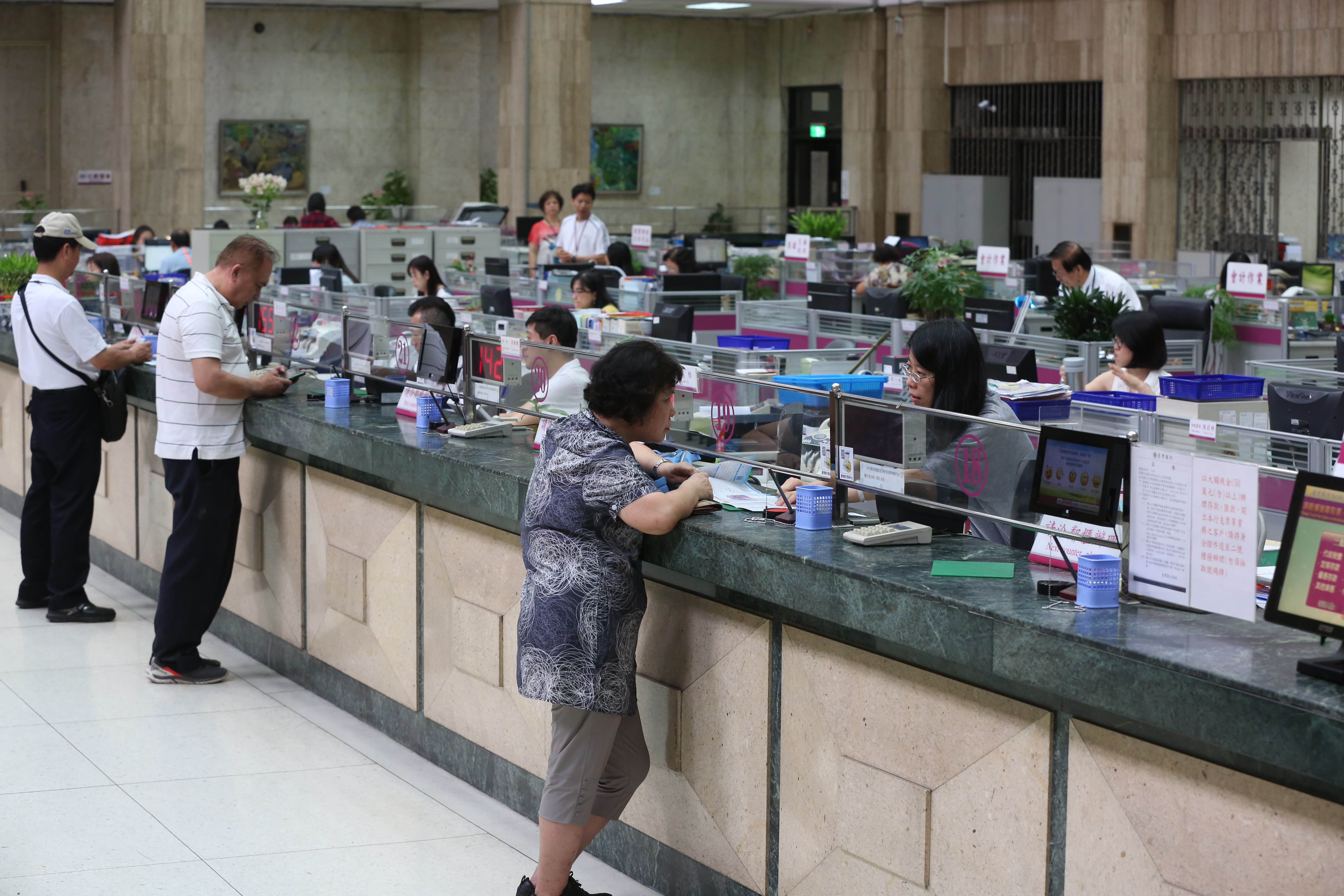 針對網路流傳「白銀存摺台灣銀行完全指南」相關文章，台灣銀行發布聲明澄清。（本刊資料照）