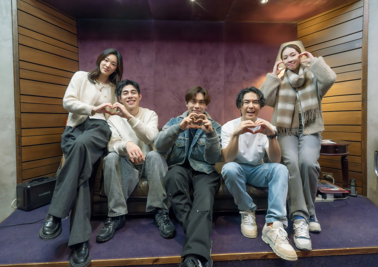 告五人唱電影主題曲，也找主演的詹懷雲、江齊一起獻聲。（相信音樂提供）