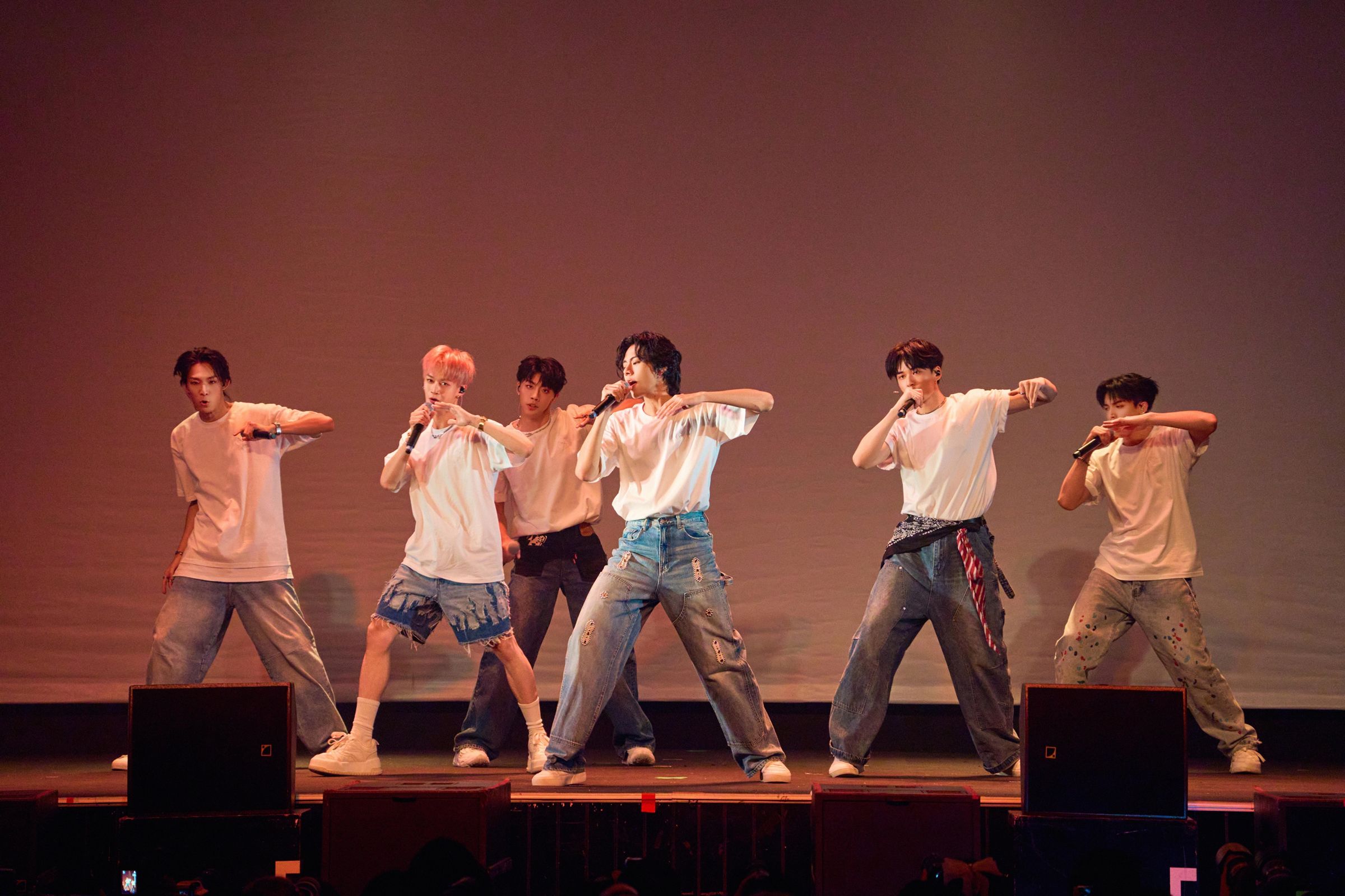 Ozone舉辦北中南3場「Ozone 3週年 FANCON：Never Been」，第2場台中站週末登場，粉絲熱情擠爆現場。（索尼音樂提供）