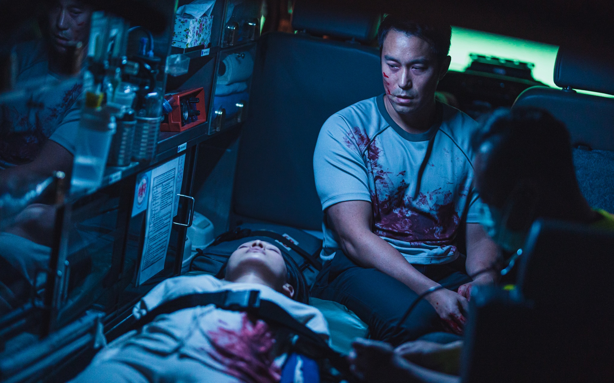 《器子》中,張孝全(右)與林映唯經歷生死離別。(華映娛樂提供)