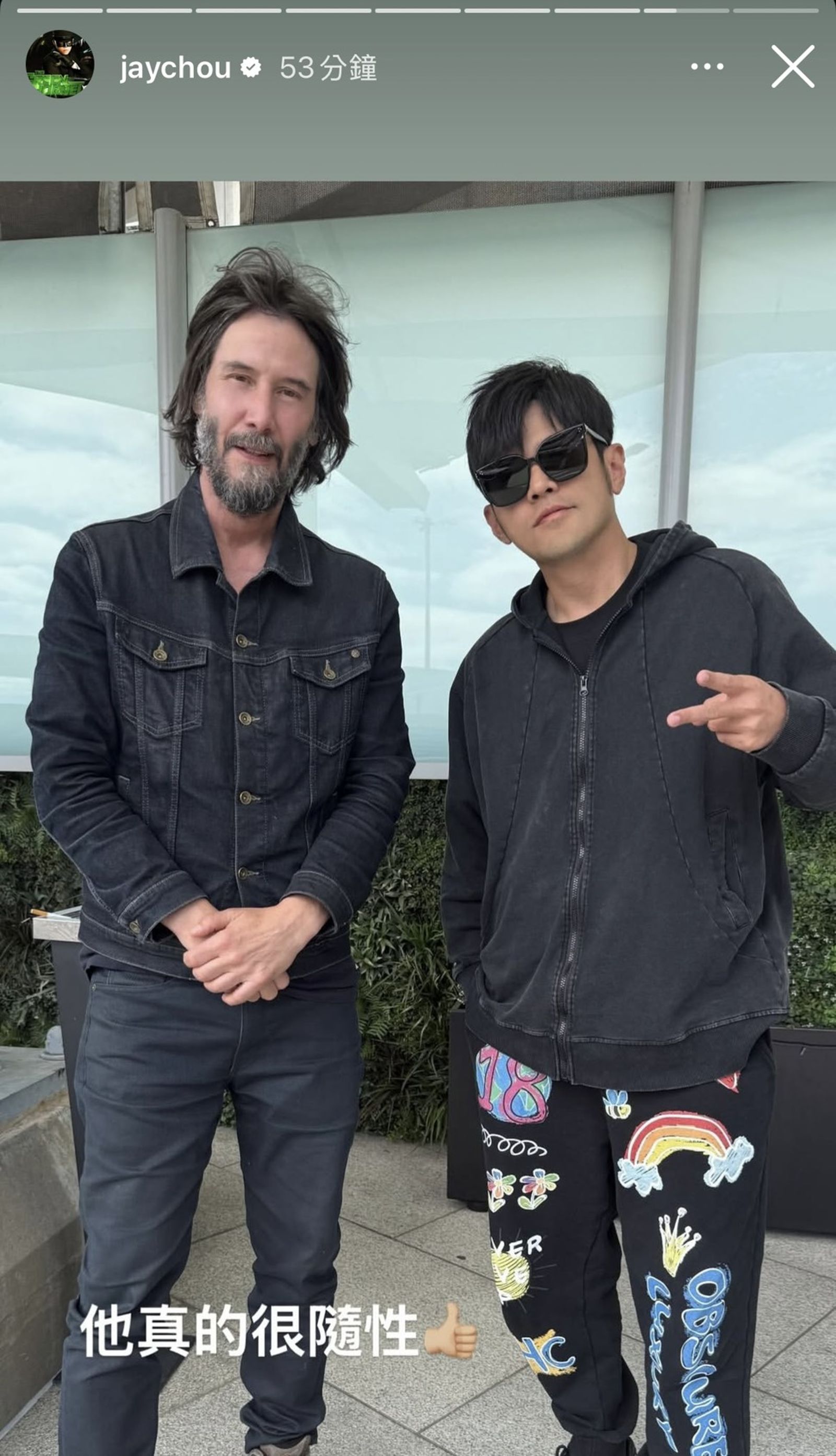 周杰倫和基努李維合照,大讚對方很隨興。(翻攝周杰倫IG)