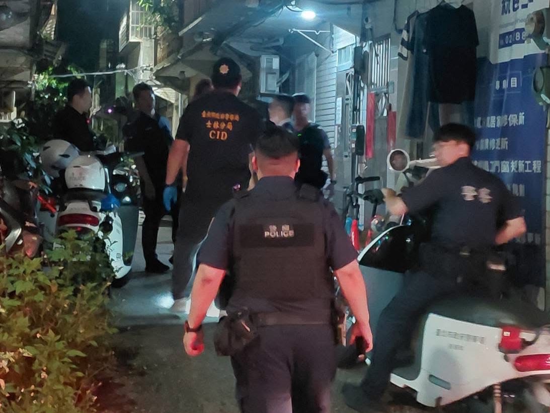 北市士林福德路今傳出凶殺案，警方獲報趕赴現場處理。翻攝畫面