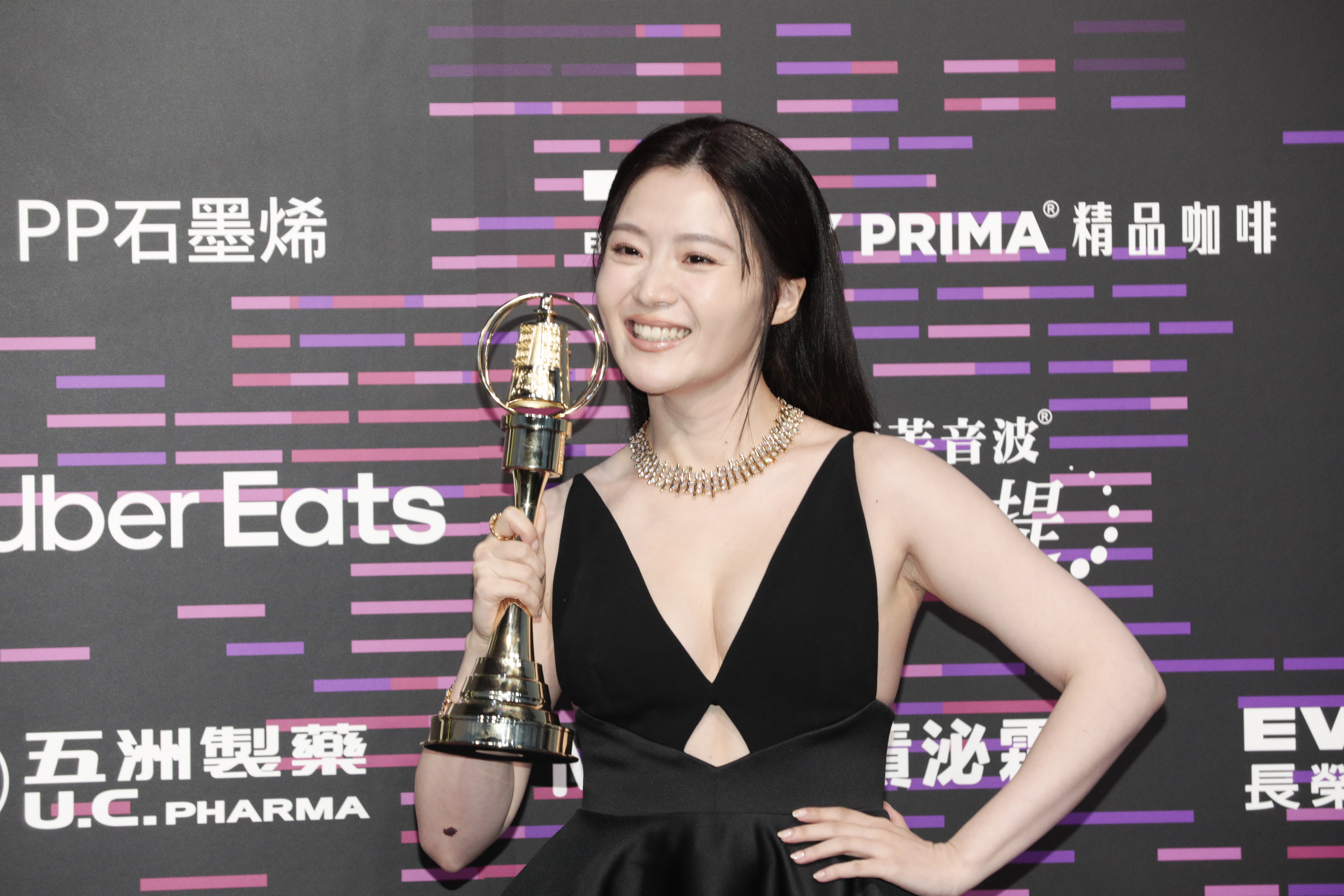 楊小黎以《台語有影—啥人顧性命》獲迷你劇集（電視電影) 女主角獎。