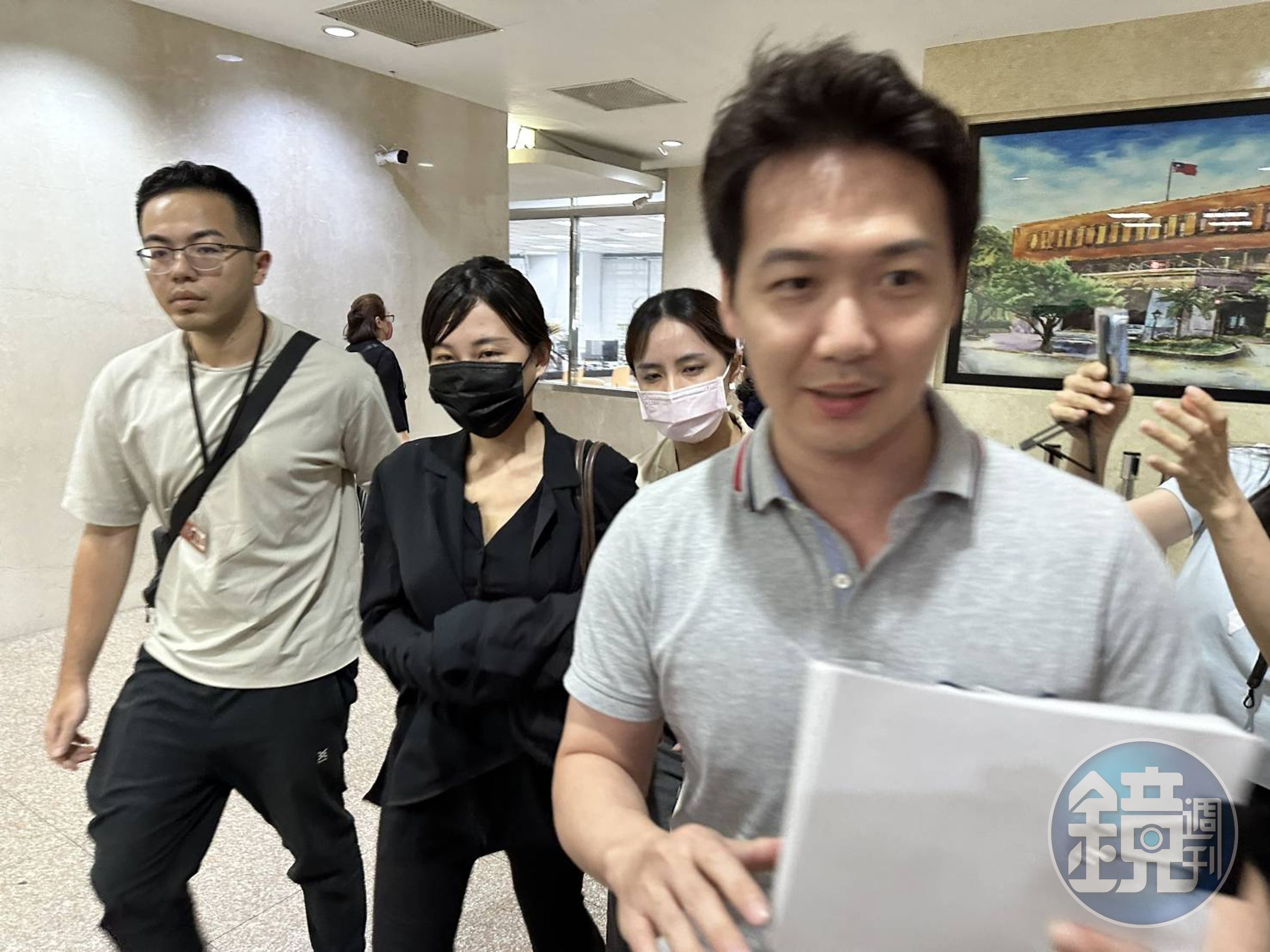 李宜諪抵達北檢時面對媒體詢問均無正面回應。