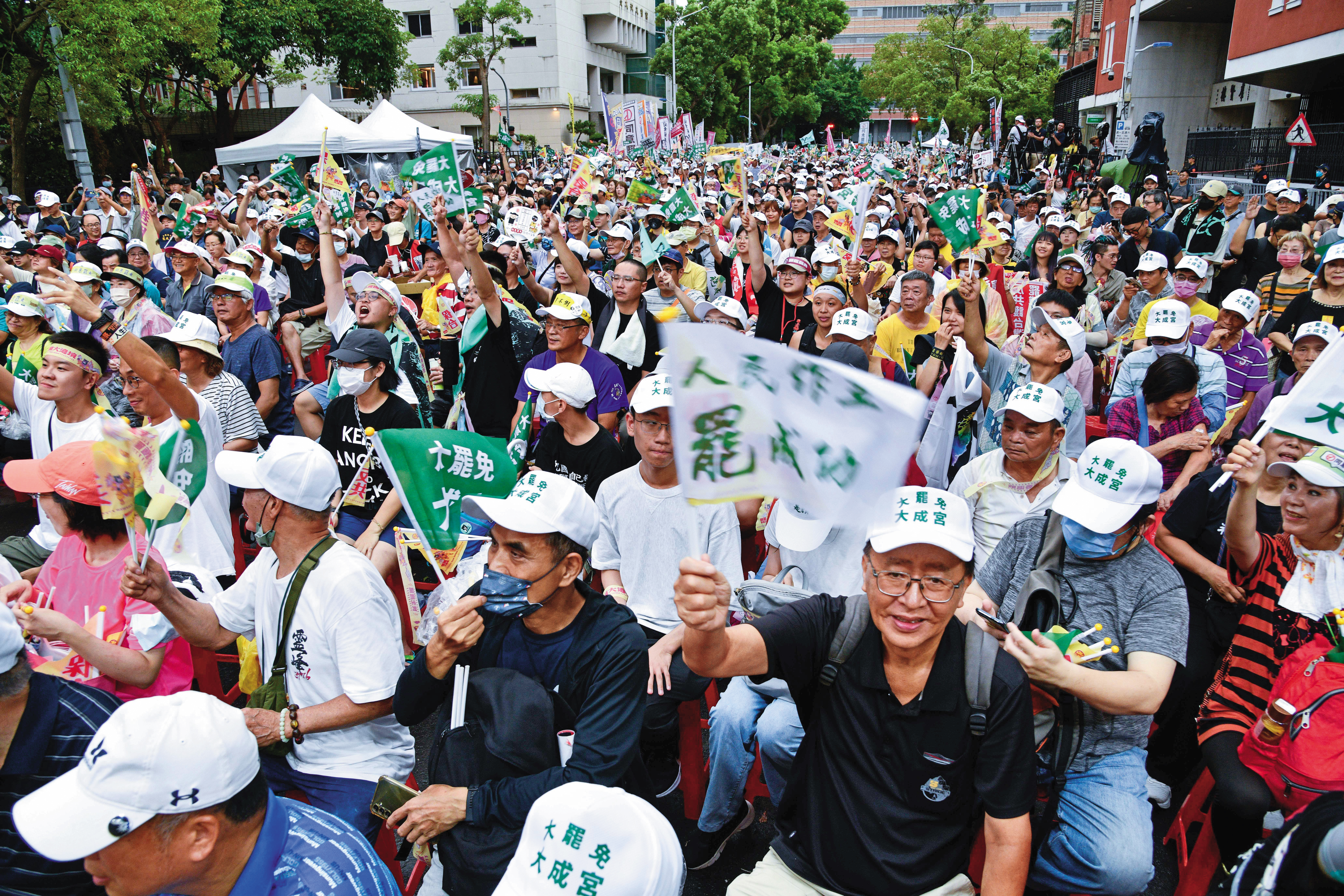 大罷免投票倒數，罷團19日號召青鳥重返青島東路。（鏡報李智為）