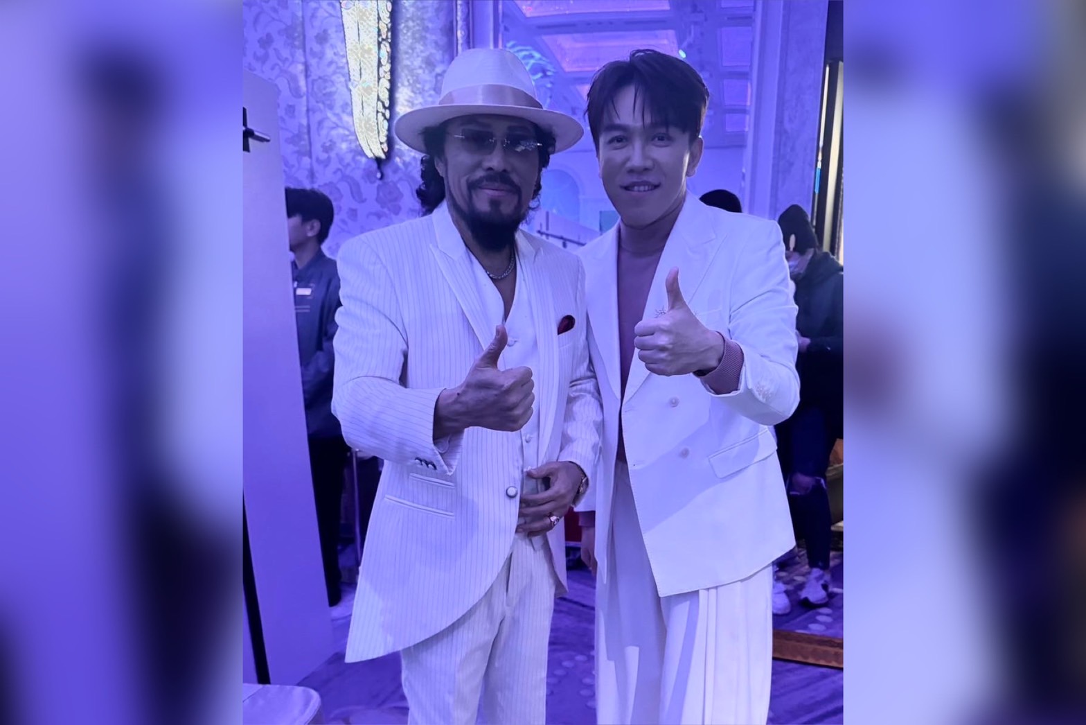 73歲張菲罕見露面，招牌落腮鬍及墨鏡缺一不可。（翻攝許志豪臉書）