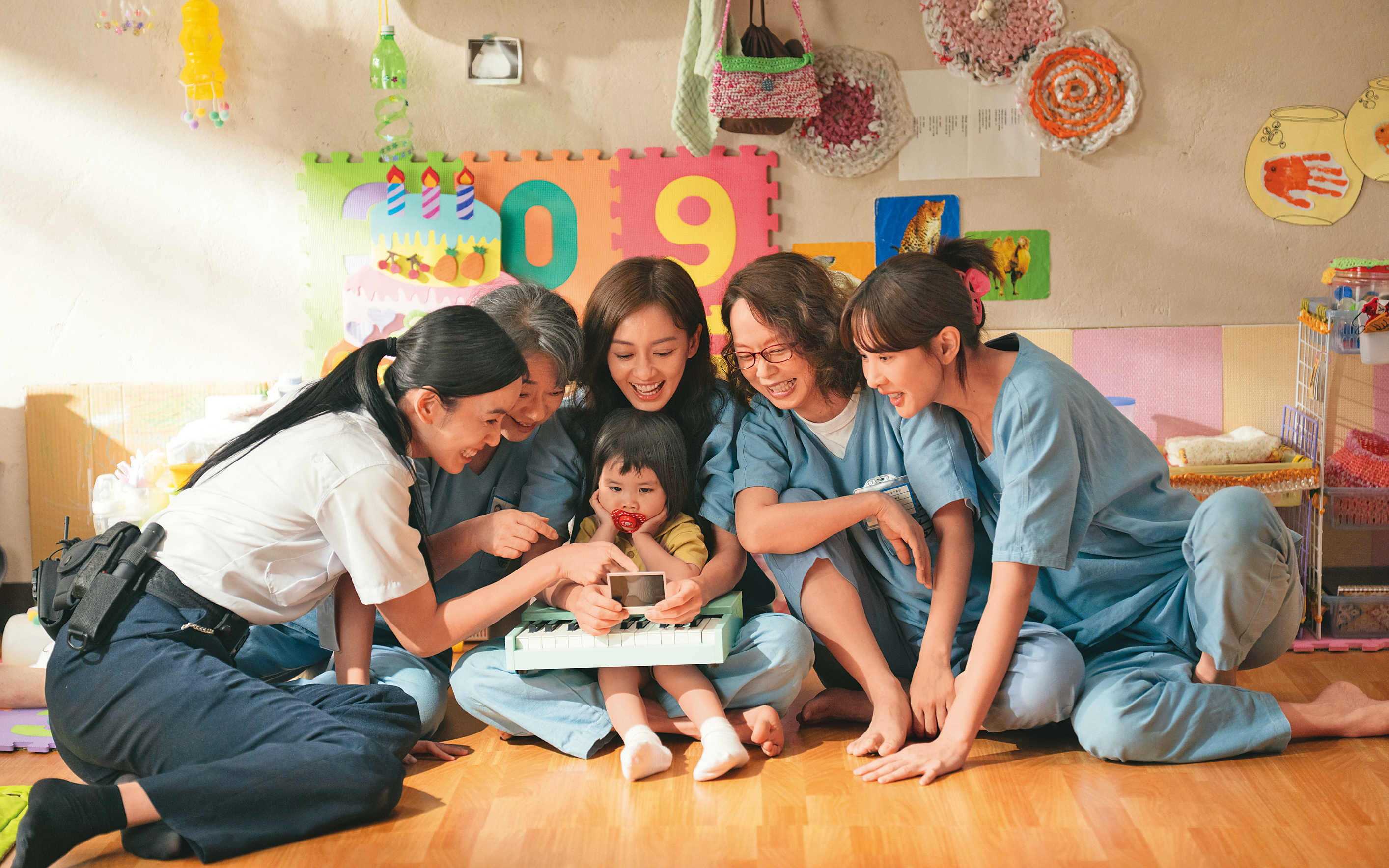 陳庭妮（左起）、翁倩玉、陳意涵、孫淑媚與安心亞等在電影裡各自表現不同的才華。（壹壹喜喜提供）