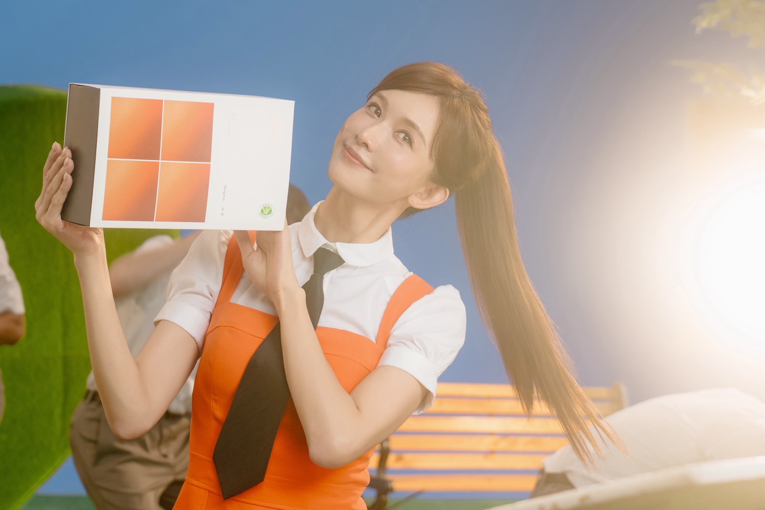 林志玲代言的滴雞精品牌推出新廣告，她自認廣告有一種「喝了滴雞精、滿滿青春活力的感覺」。（田原香滴雞精提供）