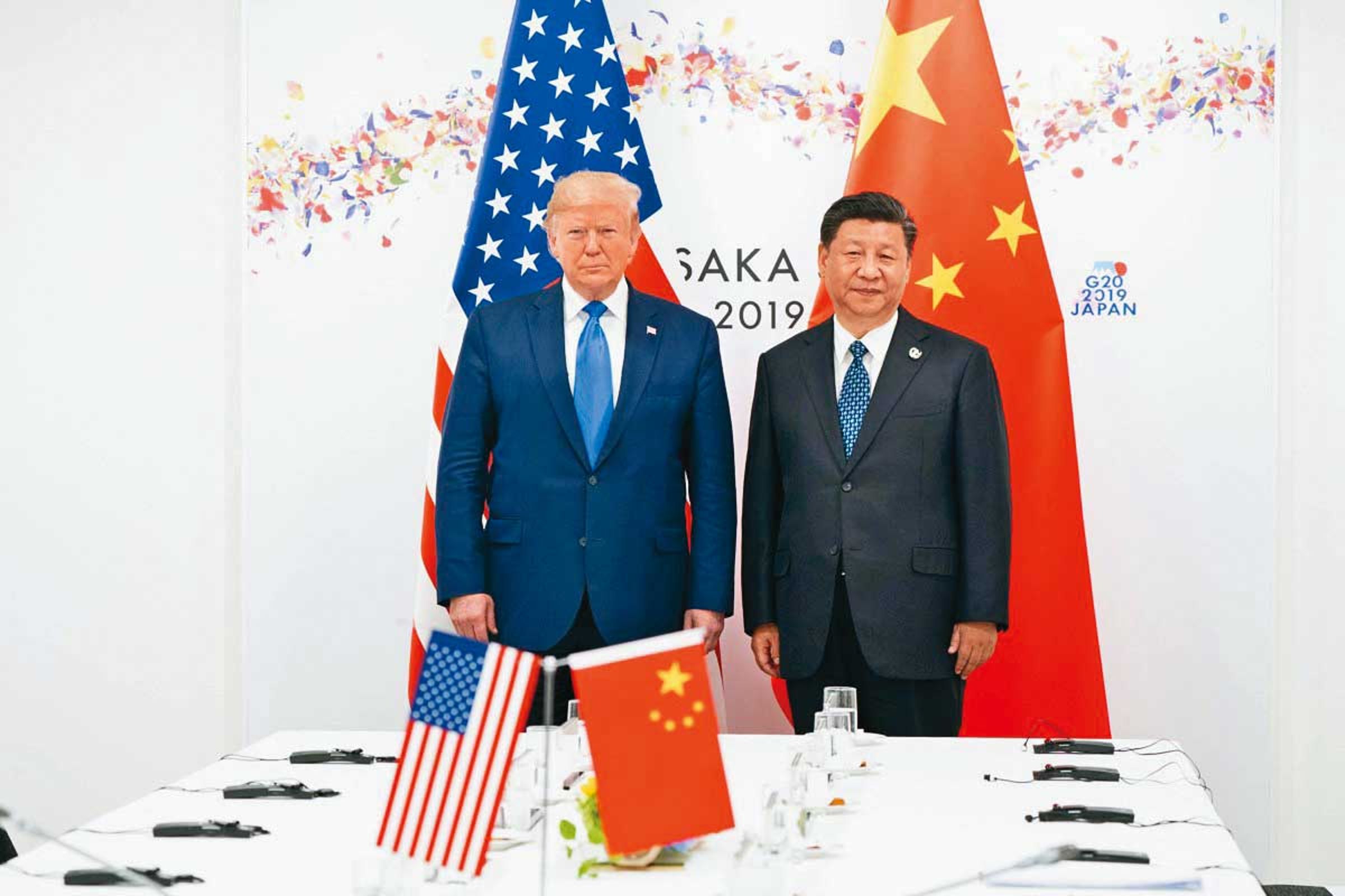 美中在瑞士談判達成互降報復性關稅,並給雙方90天談判緩衝期。圖為川普與習近平於大阪G20峰會碰面。(翻攝白宮臉書)