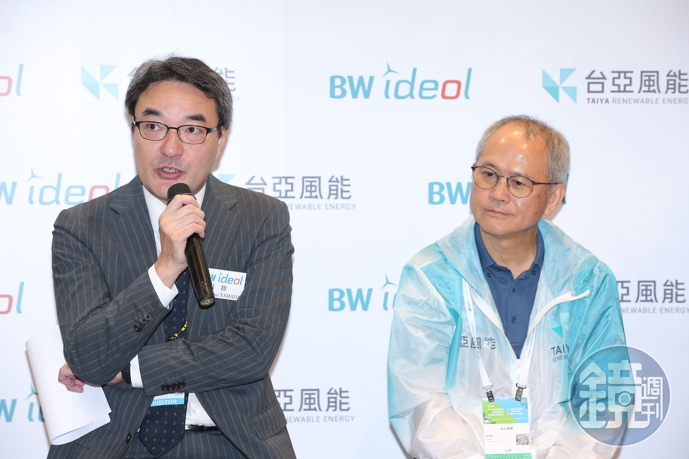 台亞風能董事長吳坤達（右）特別邀請合作夥伴BW Ideol亞洲區業務開發經理山田睦（左），來台分享最適合在台灣發展的離岸風電浮動式技術。