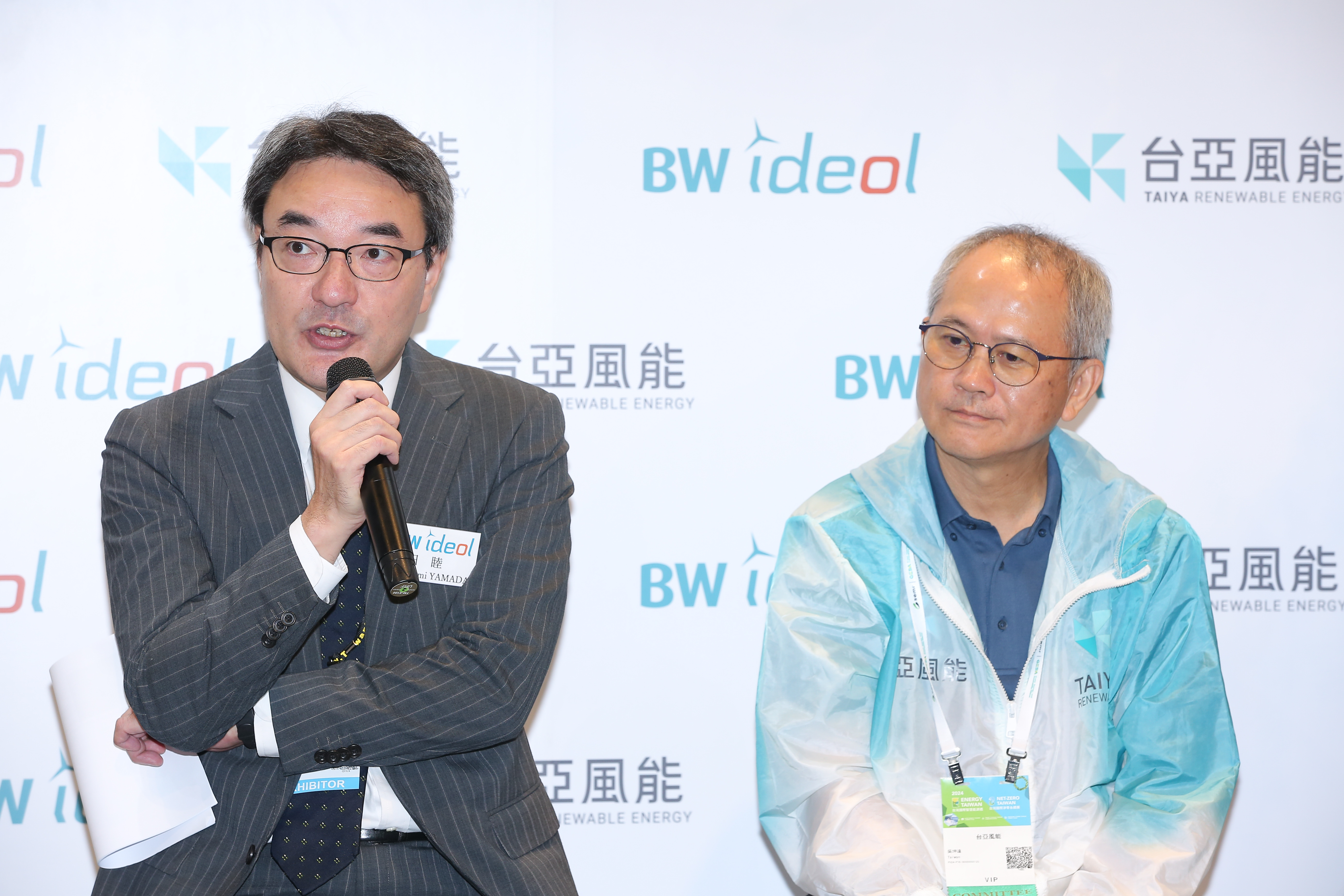 台亞風能董事長吳坤達（右）特別邀請合作夥伴BW Ideol亞洲區業務開發經理山田睦（左），來台分享最適合在台灣發展的離岸風電浮動式技術。