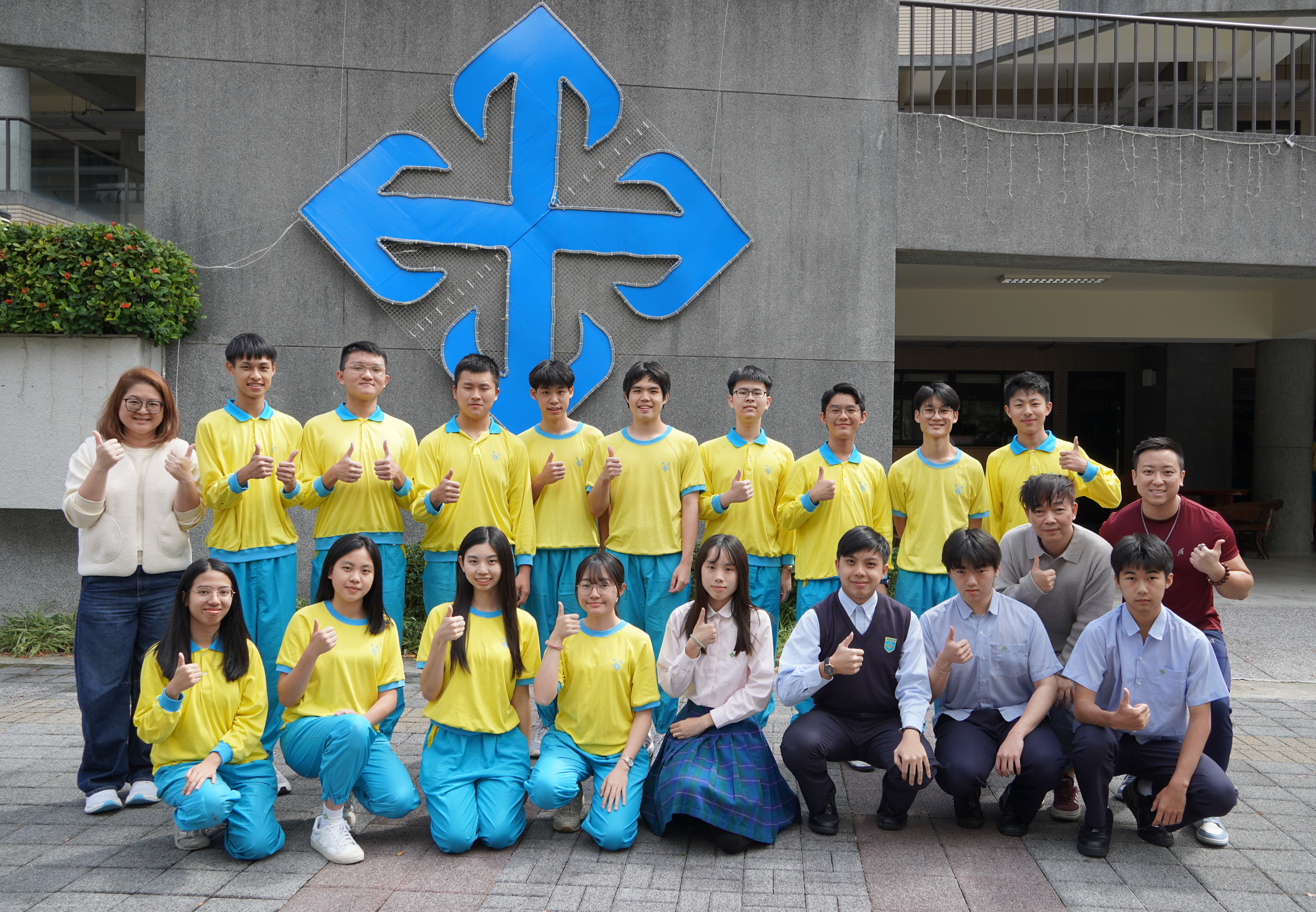 薇閣中學於大學學測中表現亮眼，合計17位同學獲滿級分。（薇閣中學提供）