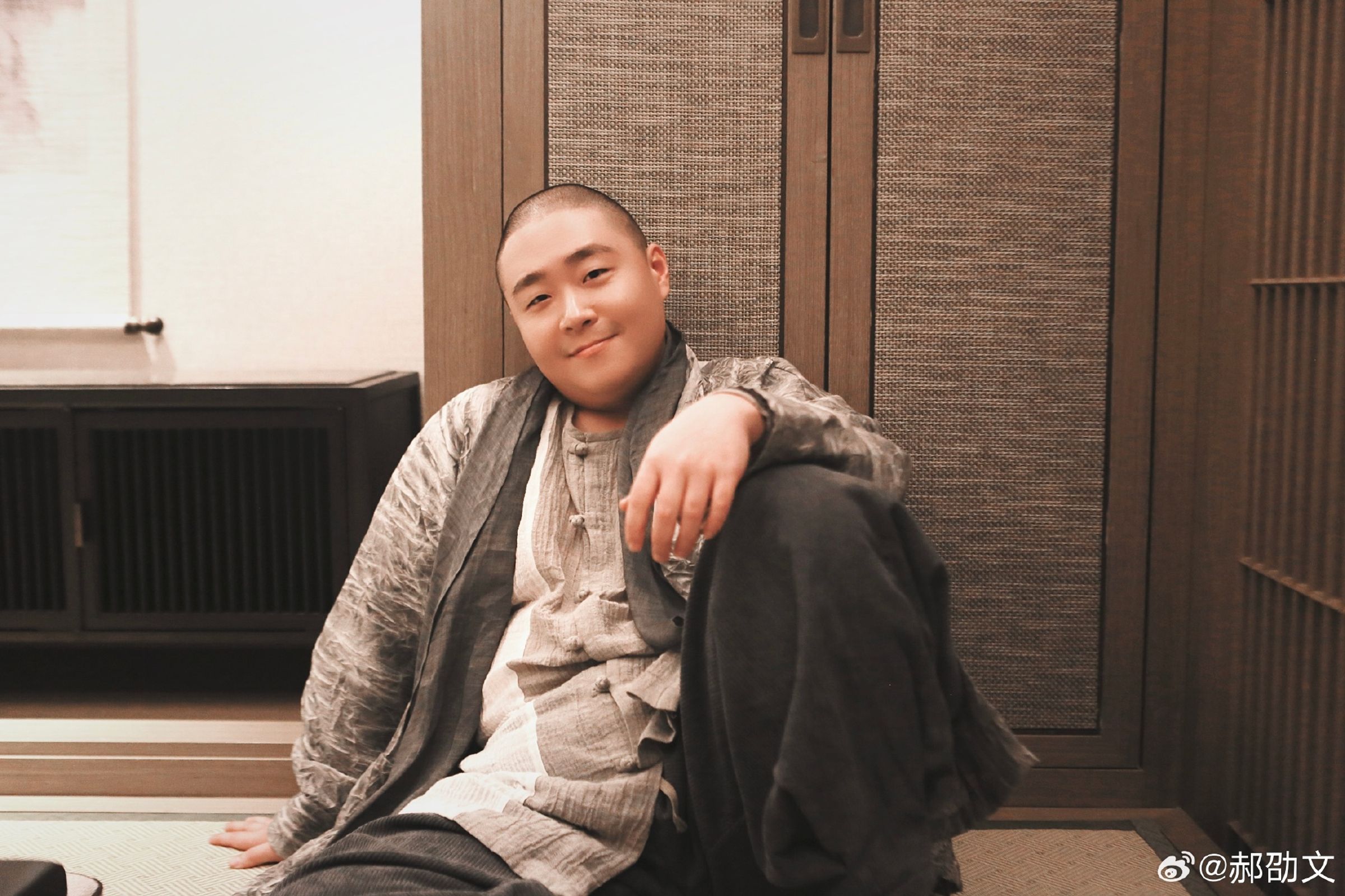 郝劭文已定居大陸,目前主要的工作是直播帶貨,也會拍戲。(郝劭文微博)