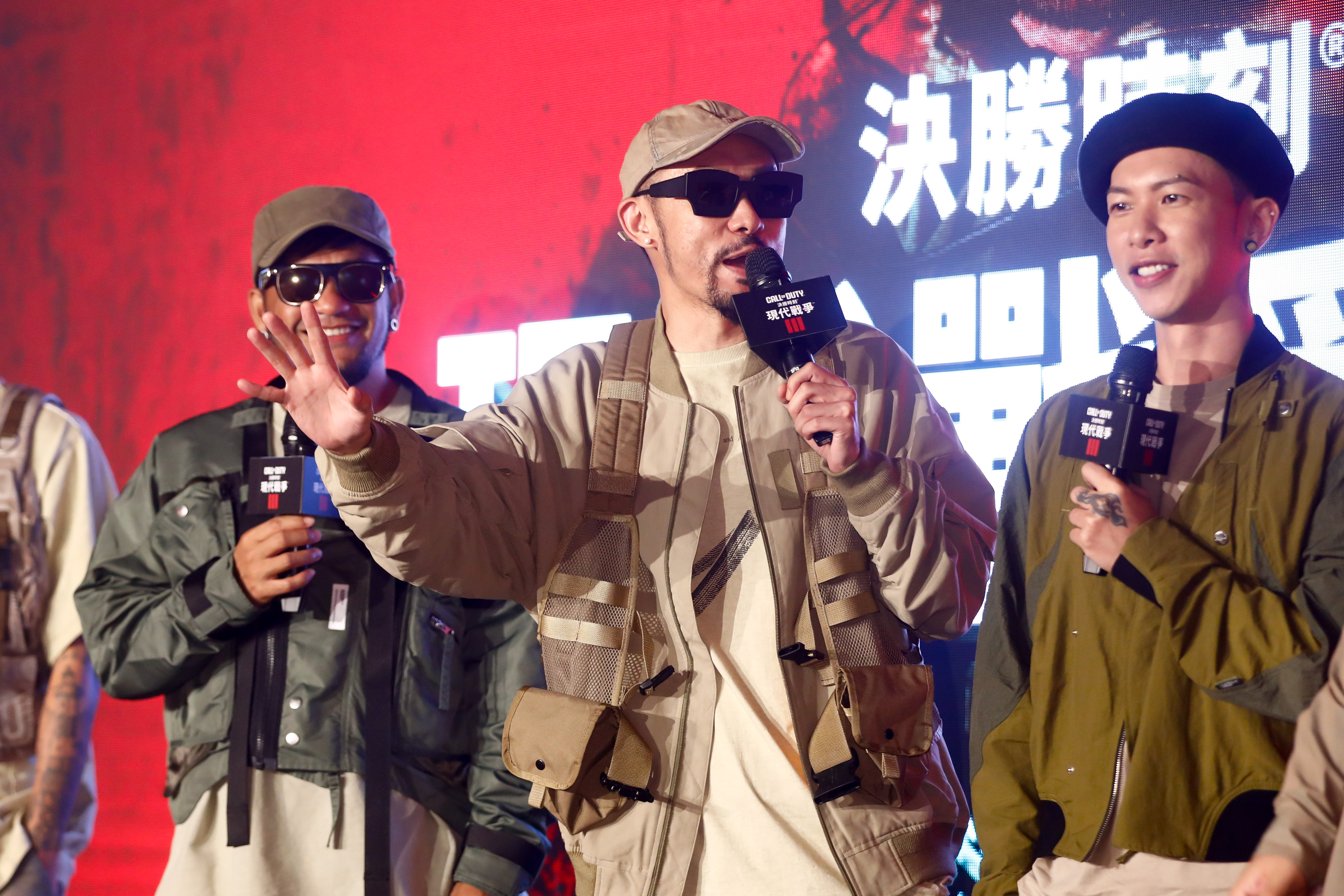 熱狗MC HotDog（中）霸氣表示〈樓下的房客〉反正不發行，也不想唱了。