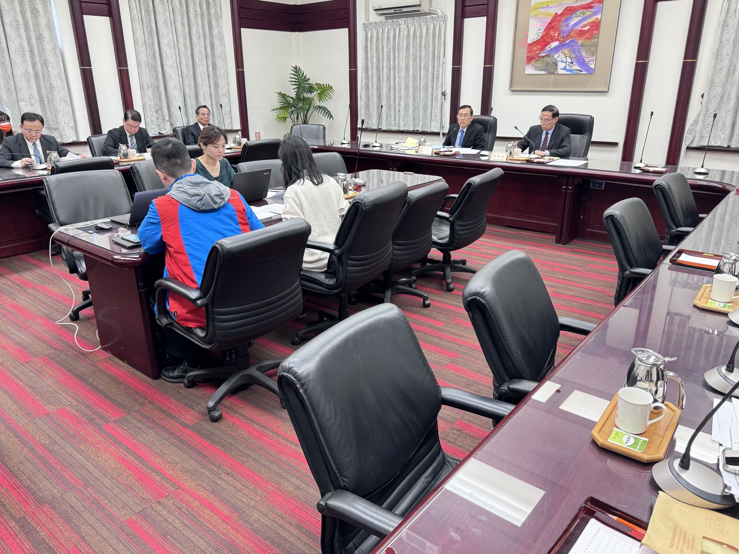最高檢察署舉行全國檢察長選舉查察視訊會議,除要求檢察官堅守崗位,更擬妥一堆Q&A釋疑並供法律宣導。圖由最高檢提供)