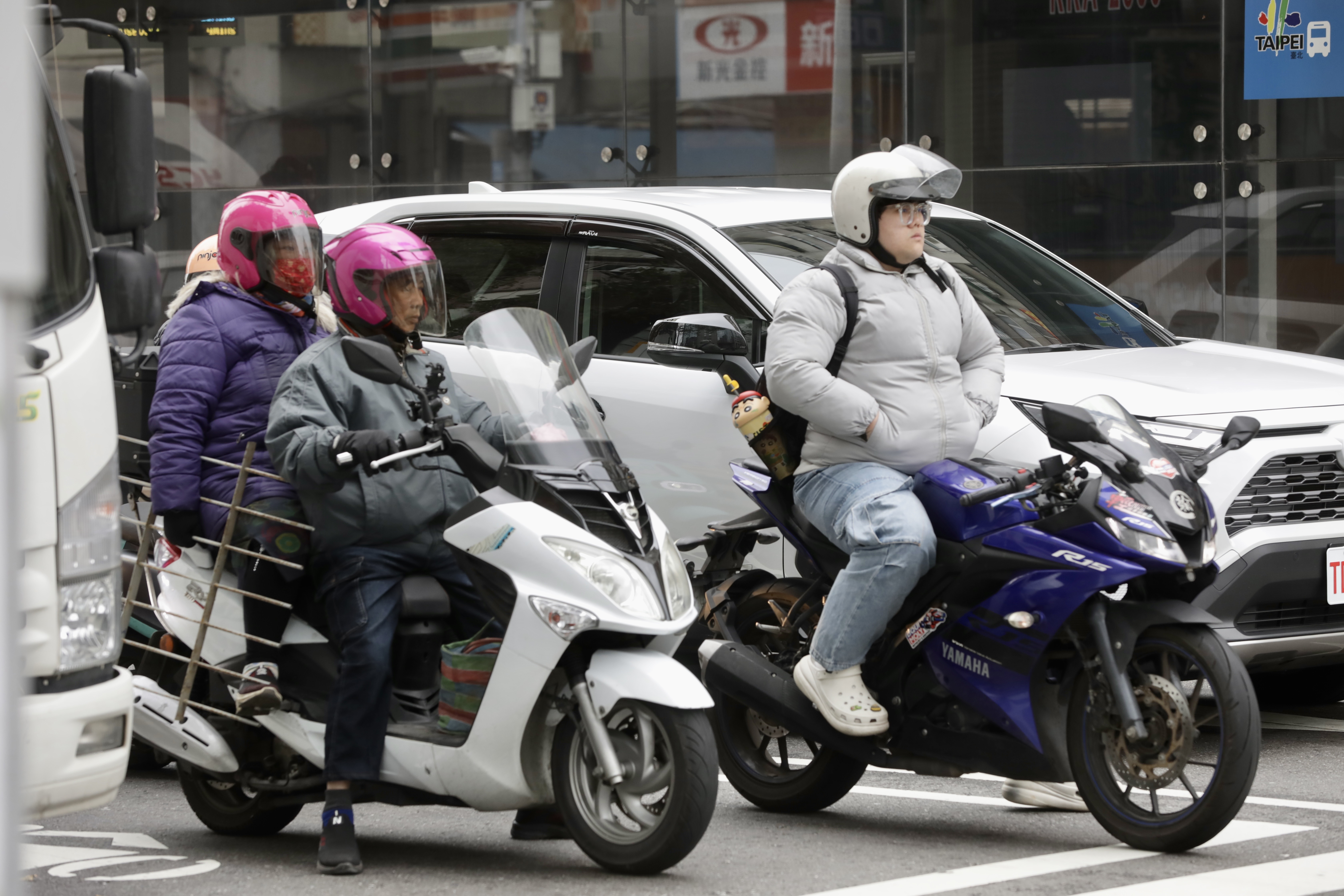 受強烈大陸冷氣團影響，今（18）日各地天氣寒冷。