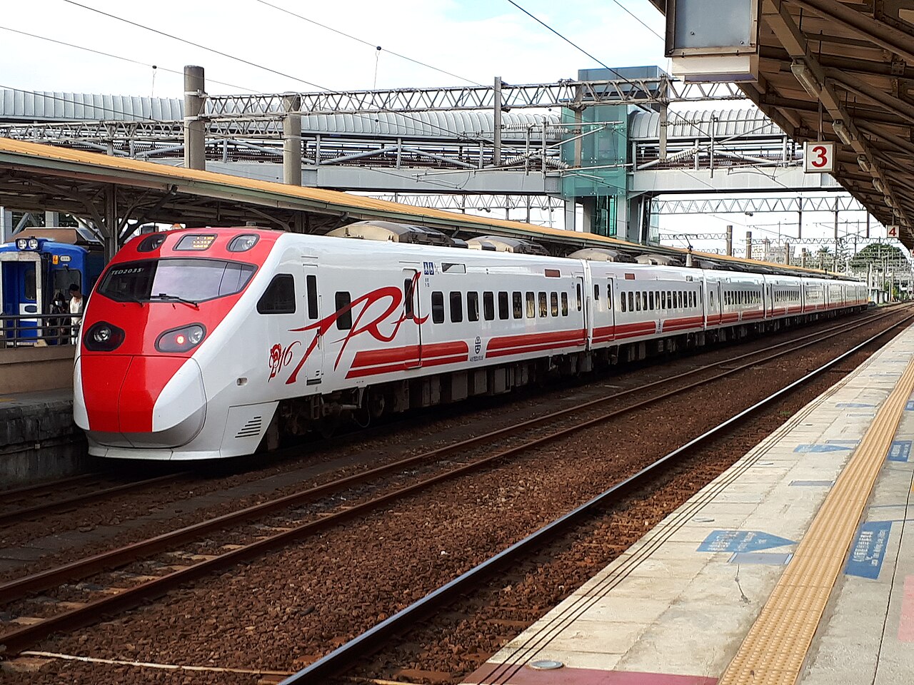 有男子想硬上學生專車，家長憂心有安全疑慮，故將其拉下車；示意圖。（翻攝自維基百科／Kazehayashi）