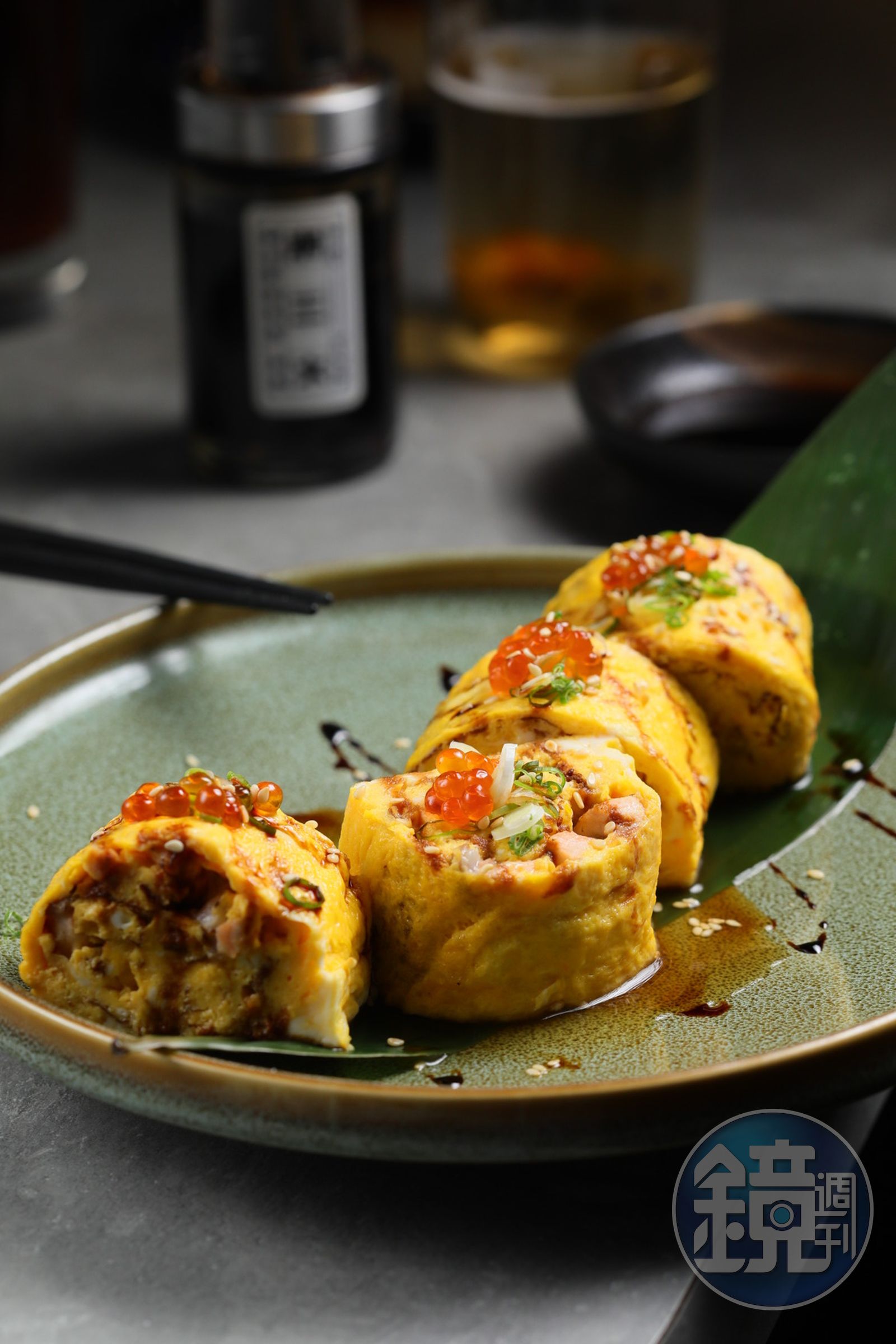 曾被客人一次打包十份的「鮭魚生食級玉」蛋香很誘人。(320元/份)