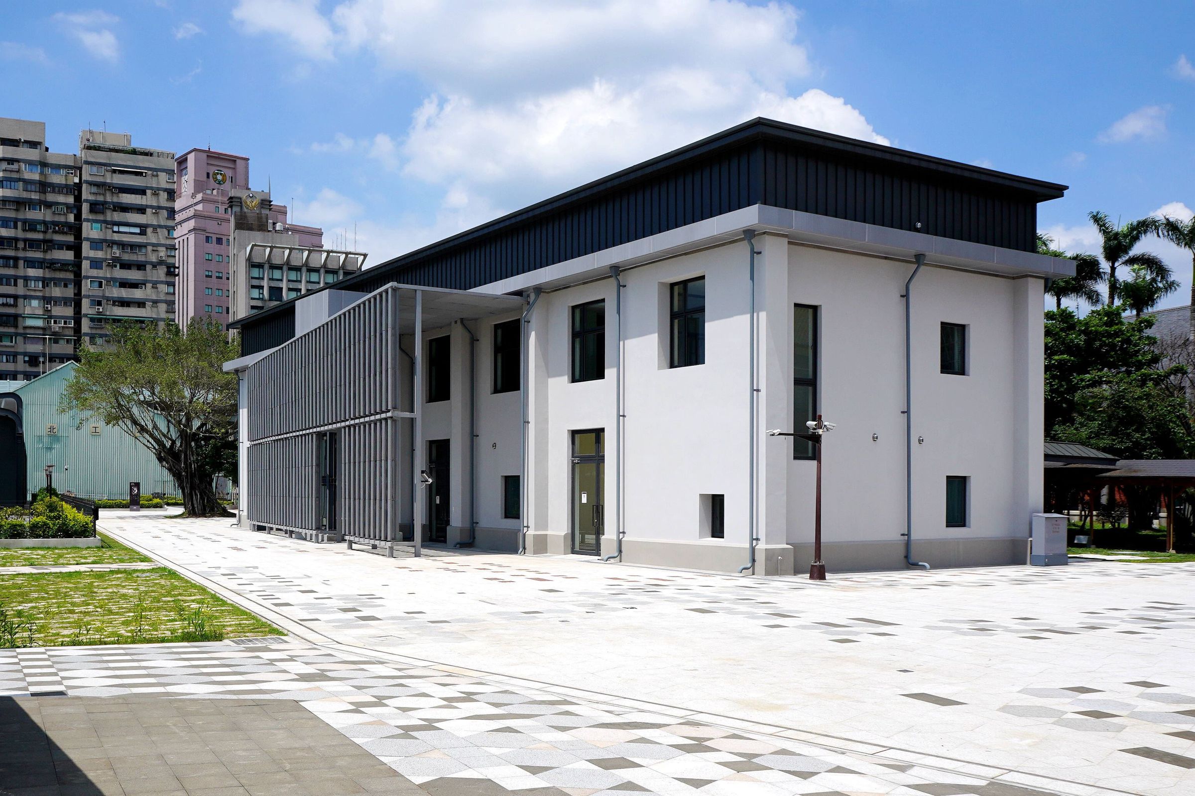 文化部長史哲宣布,建築文化中心將落腳於國立臺灣博物館鐵道部園區20號建物,以「輕量出發、展覽先行」模式,在2026年正式對外開放。(文化部提供)