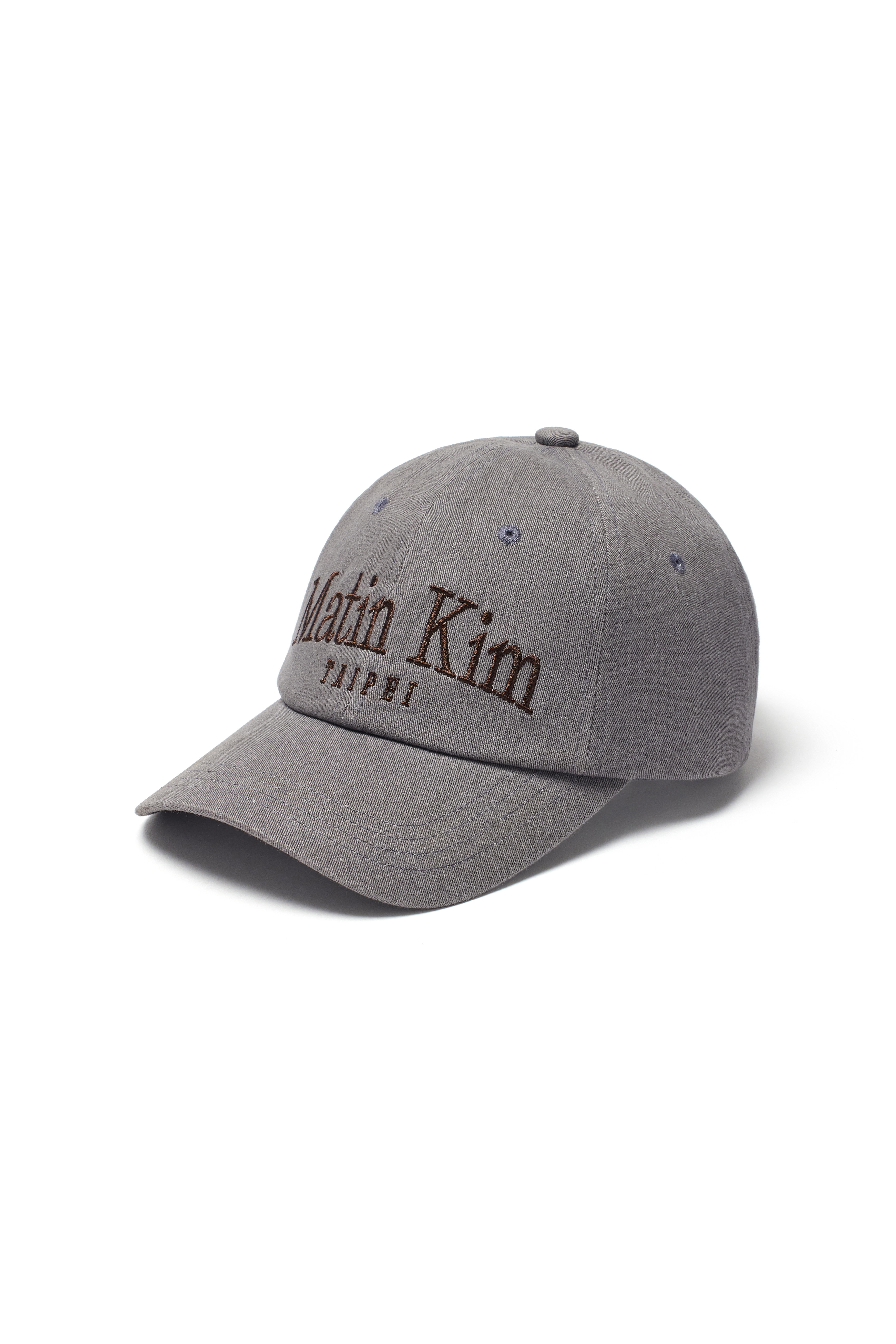 Taipei限定棒球帽（灰）。NT$1,690（Matin Kim提供）