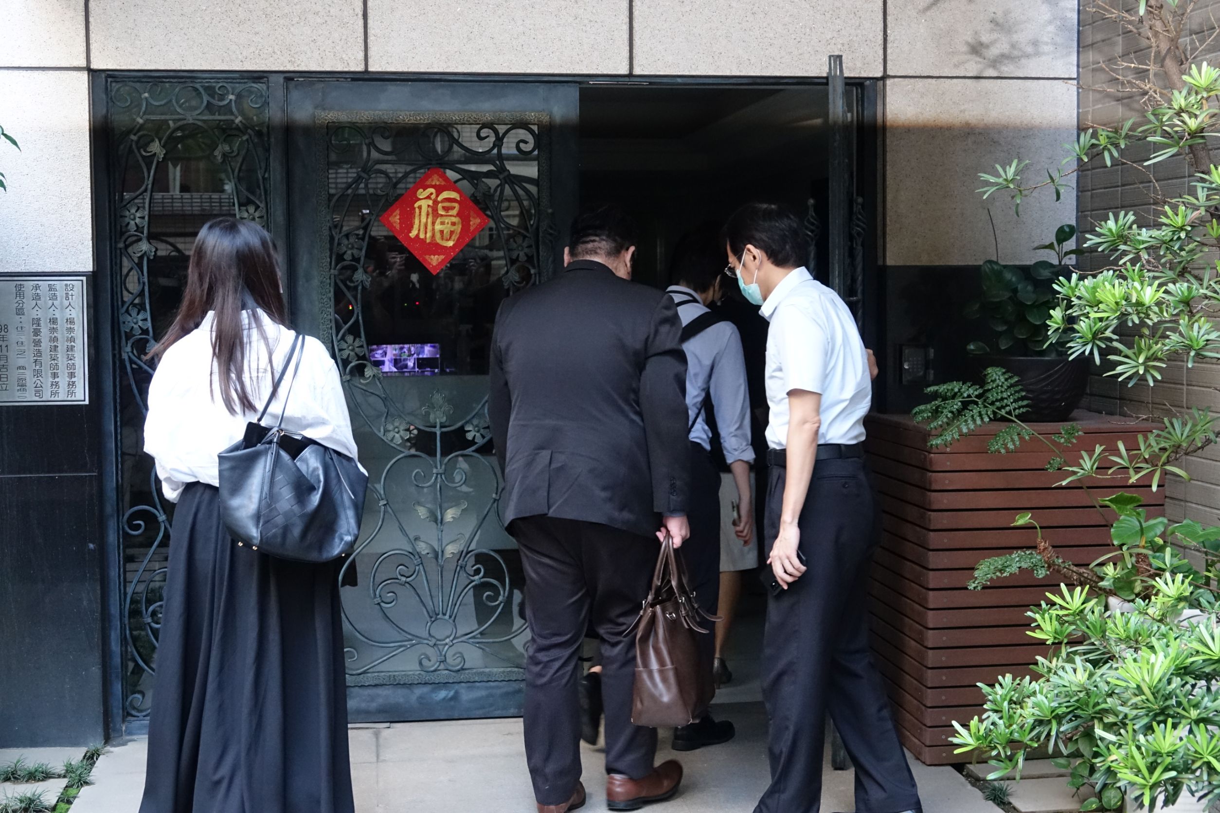 檢廉一早派人搜索柯文哲住處。