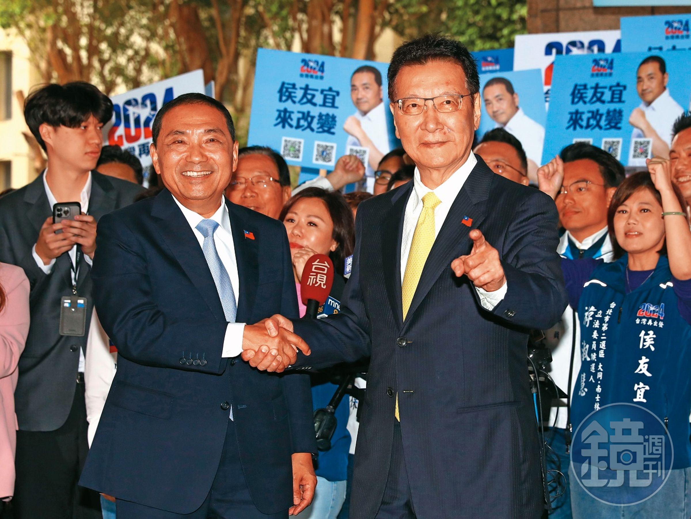 藍白合破局，國民黨總統參選人侯友宜24日宣布與中廣集團董事長趙少康搭檔，赴中選會登記參選2024總統大選。