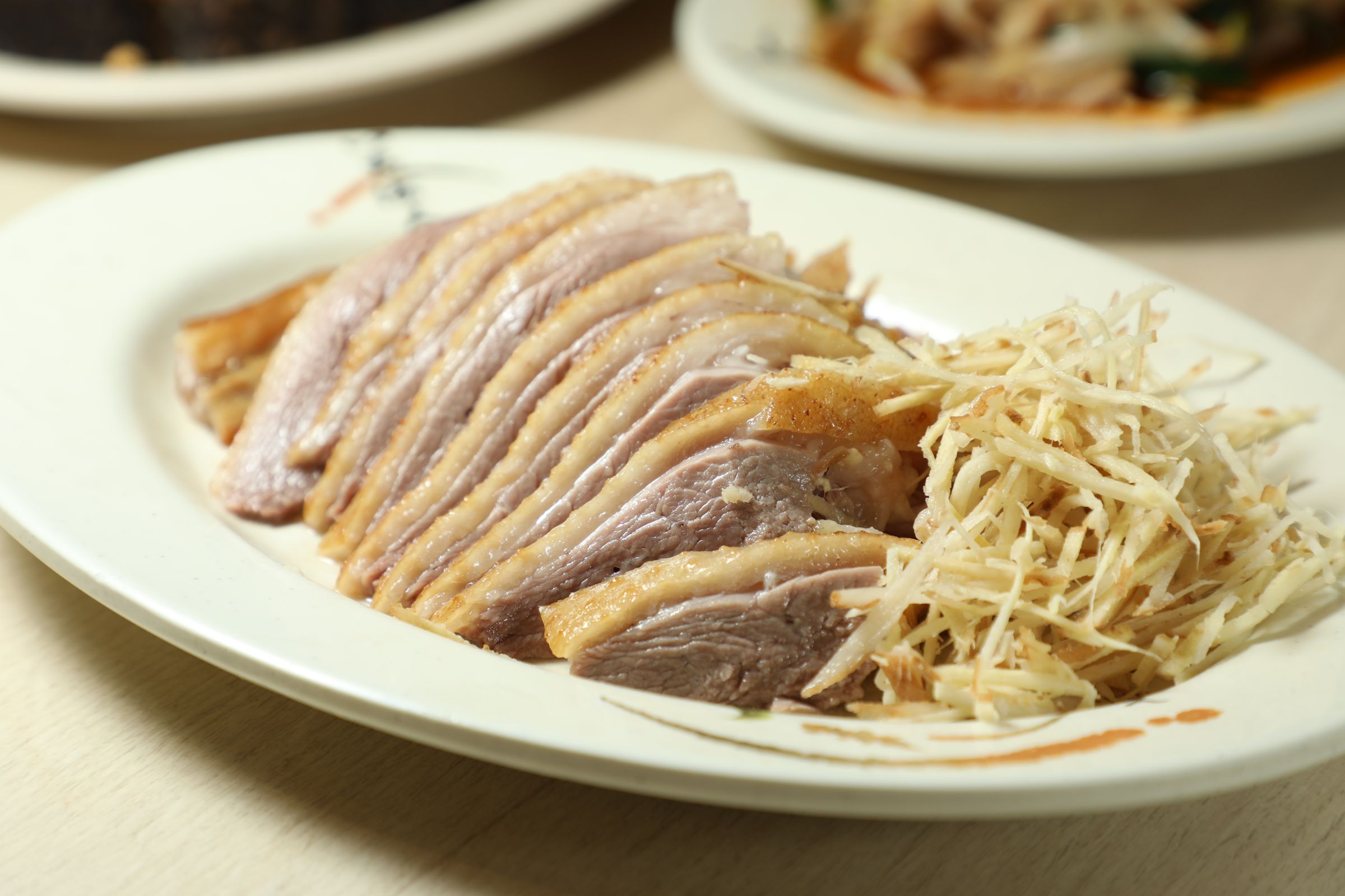 「南平鵝肉」的鹽水與煙燻鵝肉鮮嫩多汁。(何宗昇攝)