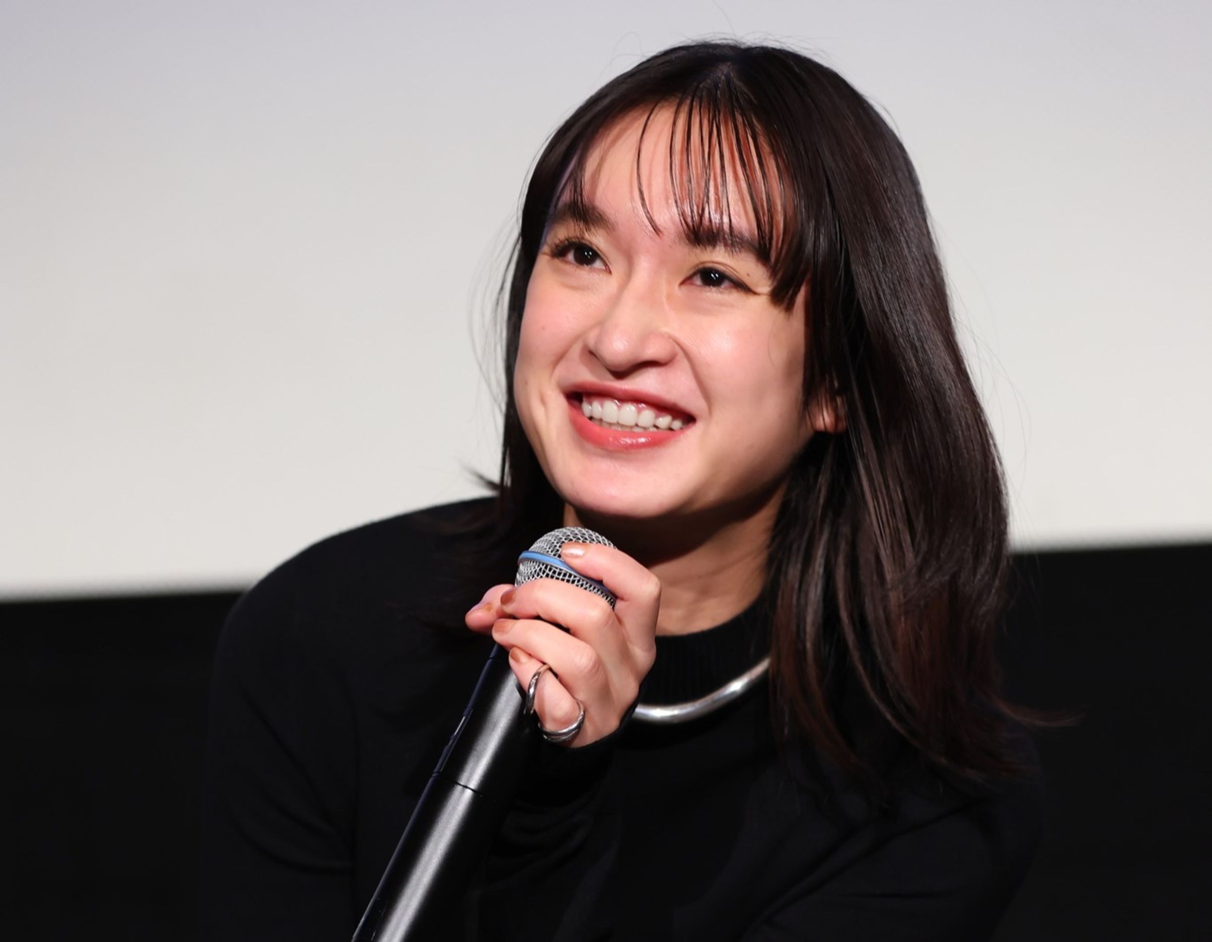 日本女星門脇麥參演台片《老狐狸》。她首次合體導演及演員加入宣傳。(國際影展提供)