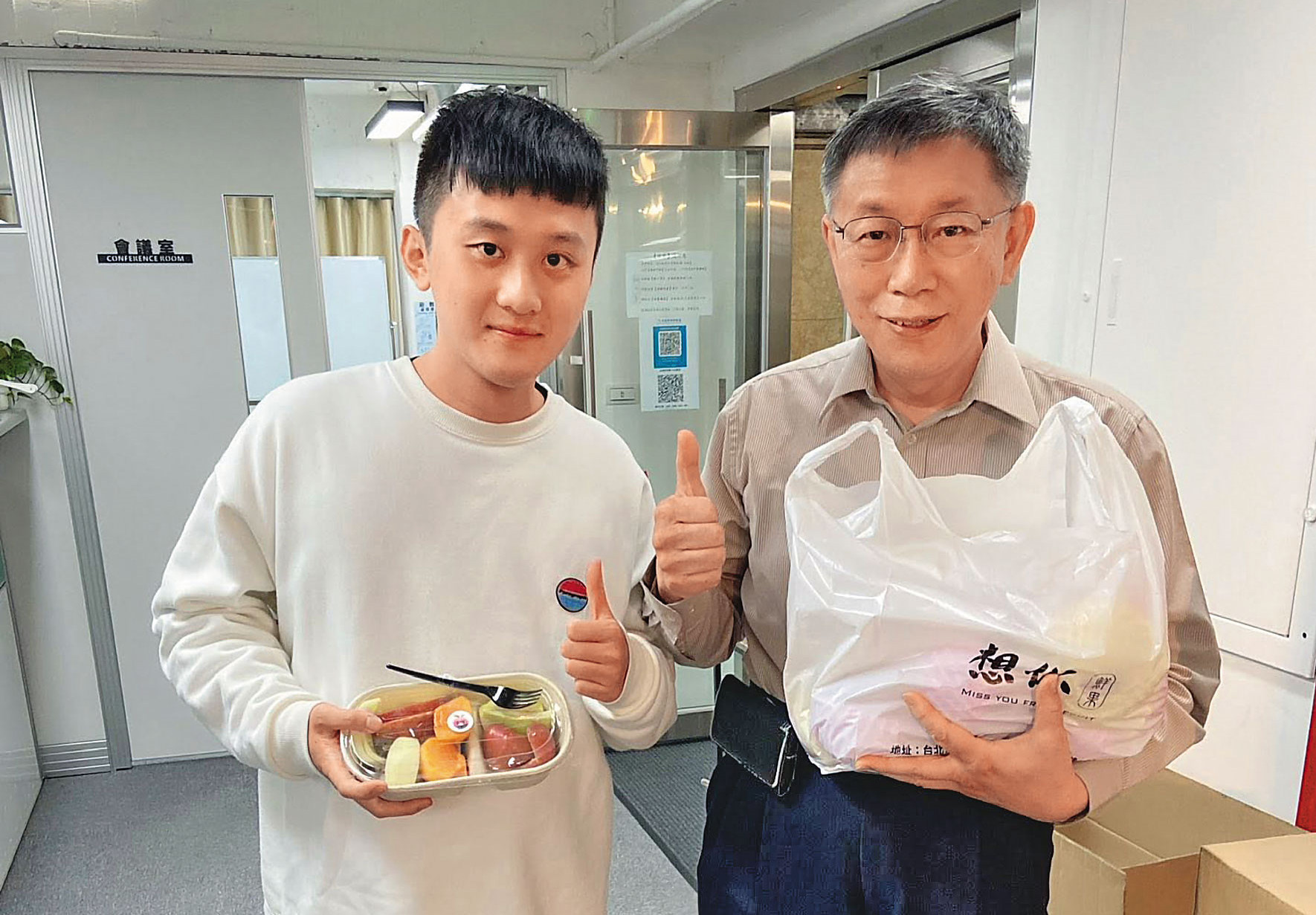 中評委騙砲小草／削鳳梨水果弟變白營中評委　簡幸甫遭控騙砲勾人妻