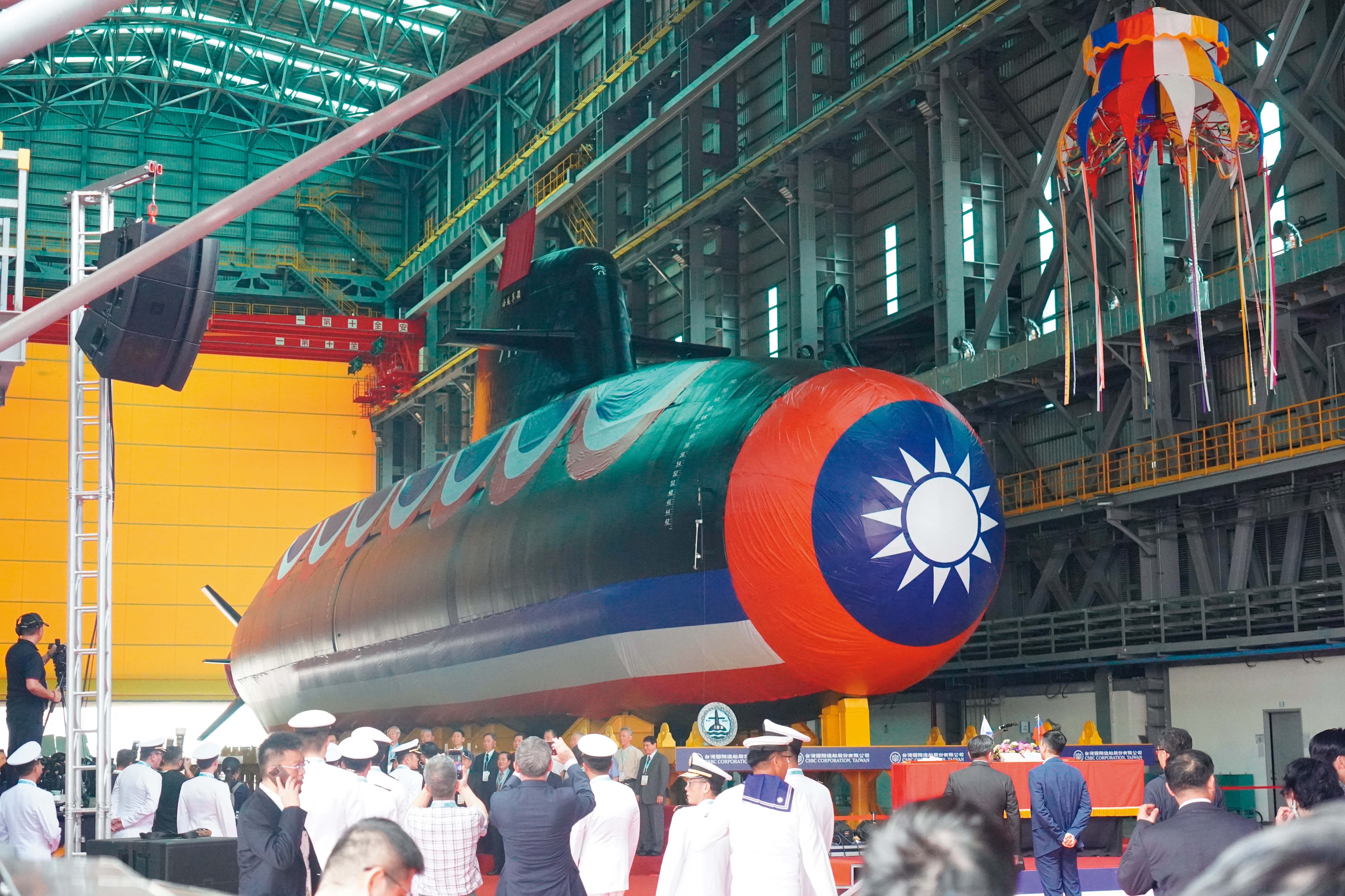 國造潛艦首艘原型艦在九月二十八日舉行命名下水典禮。（圖／鏡週刊）