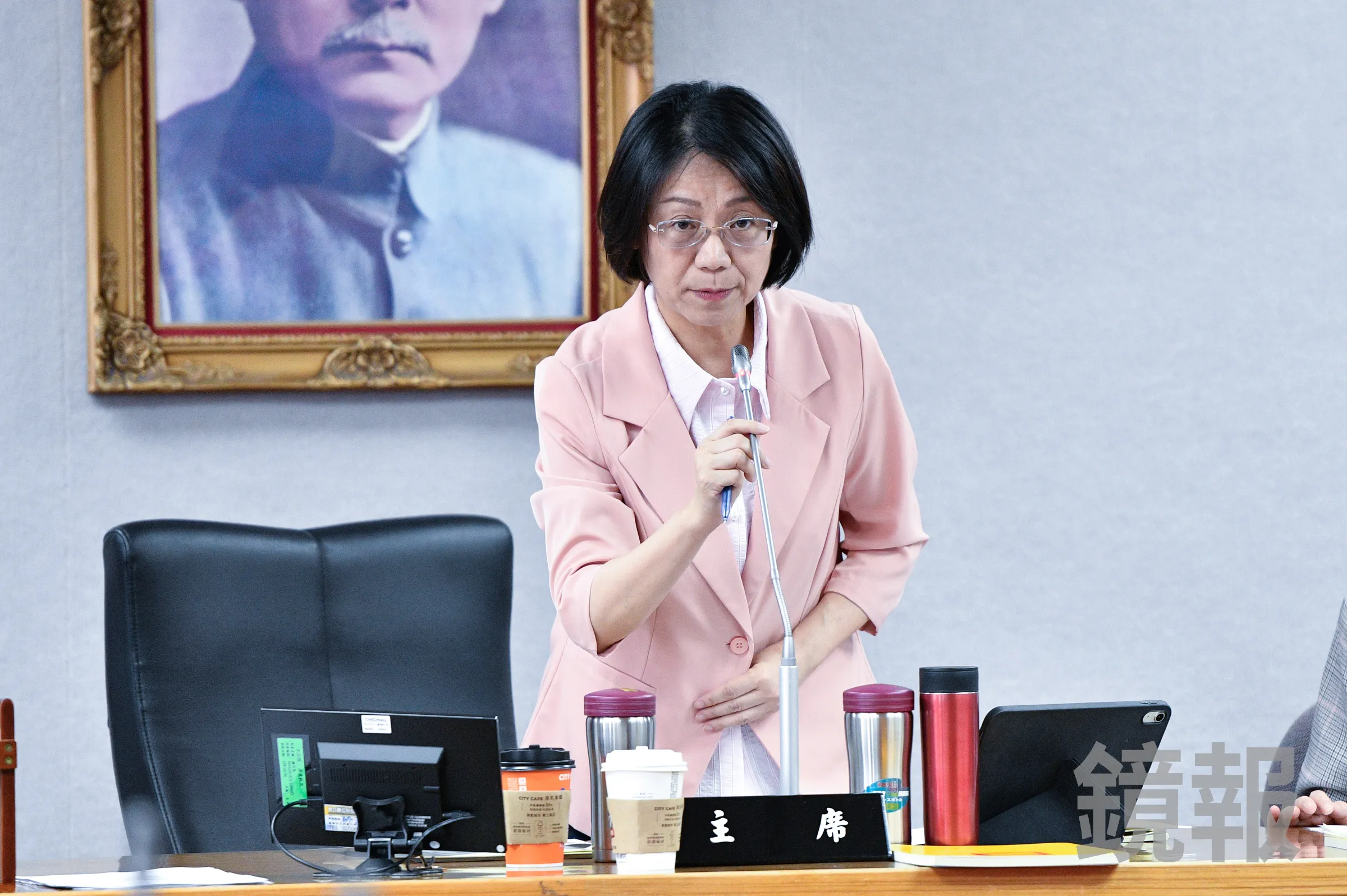 吳思瑤批立院有59個翁曉玲 本人回嗆:繼續努力讓立院有113位
