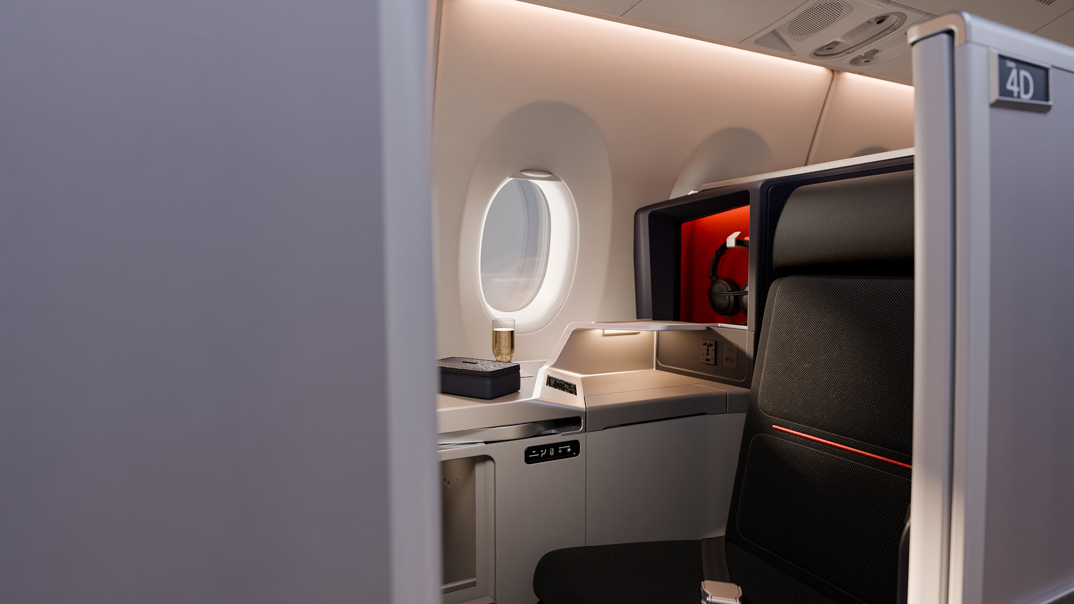 達美航空A350-900機型共有32個套房式「達美至臻商務艙（Delta One® Suites）」座位，為旅客提供更有隱密性的空間與全平躺座位。（達美航空提供）