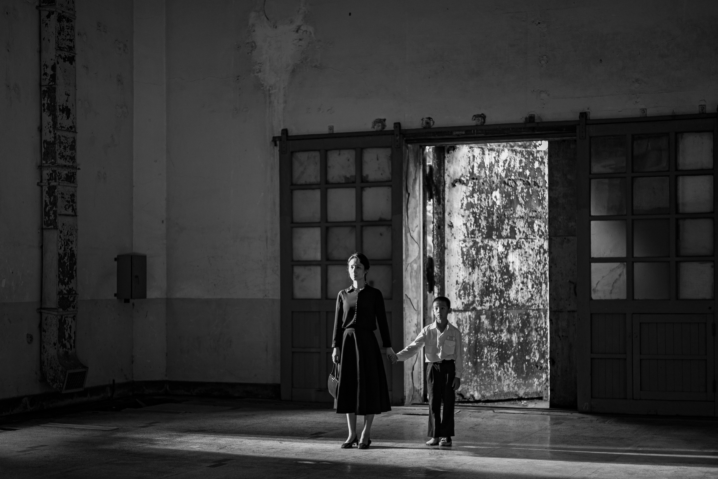 小薰首度與鍾孟宏導演合作，新片《餘燼》裡她飾演一位帶著兒子去辨認丈夫屍體的母親，表現令導演相當滿意。（本地風光提供）