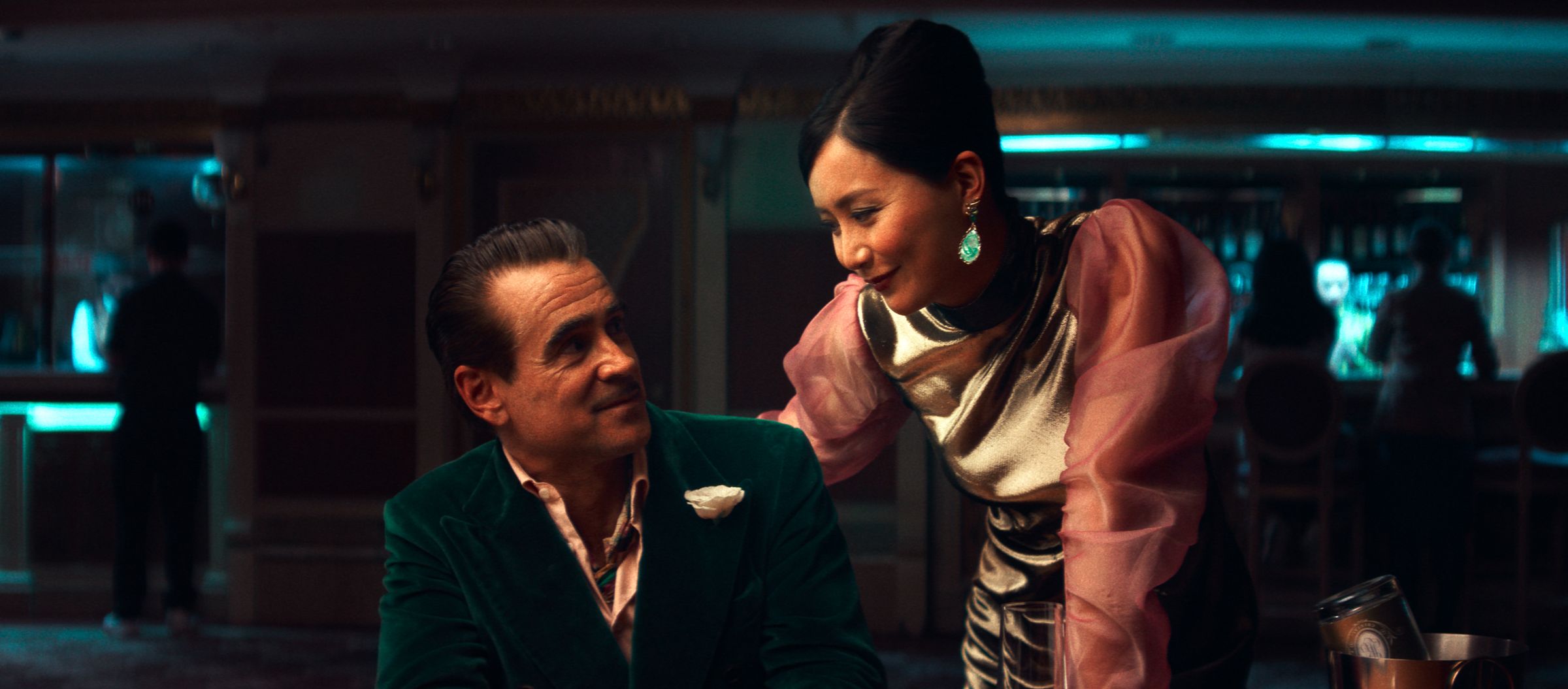 《小人物之歌》柯林法洛(左)與陳法拉(右)。(Netflix提供)