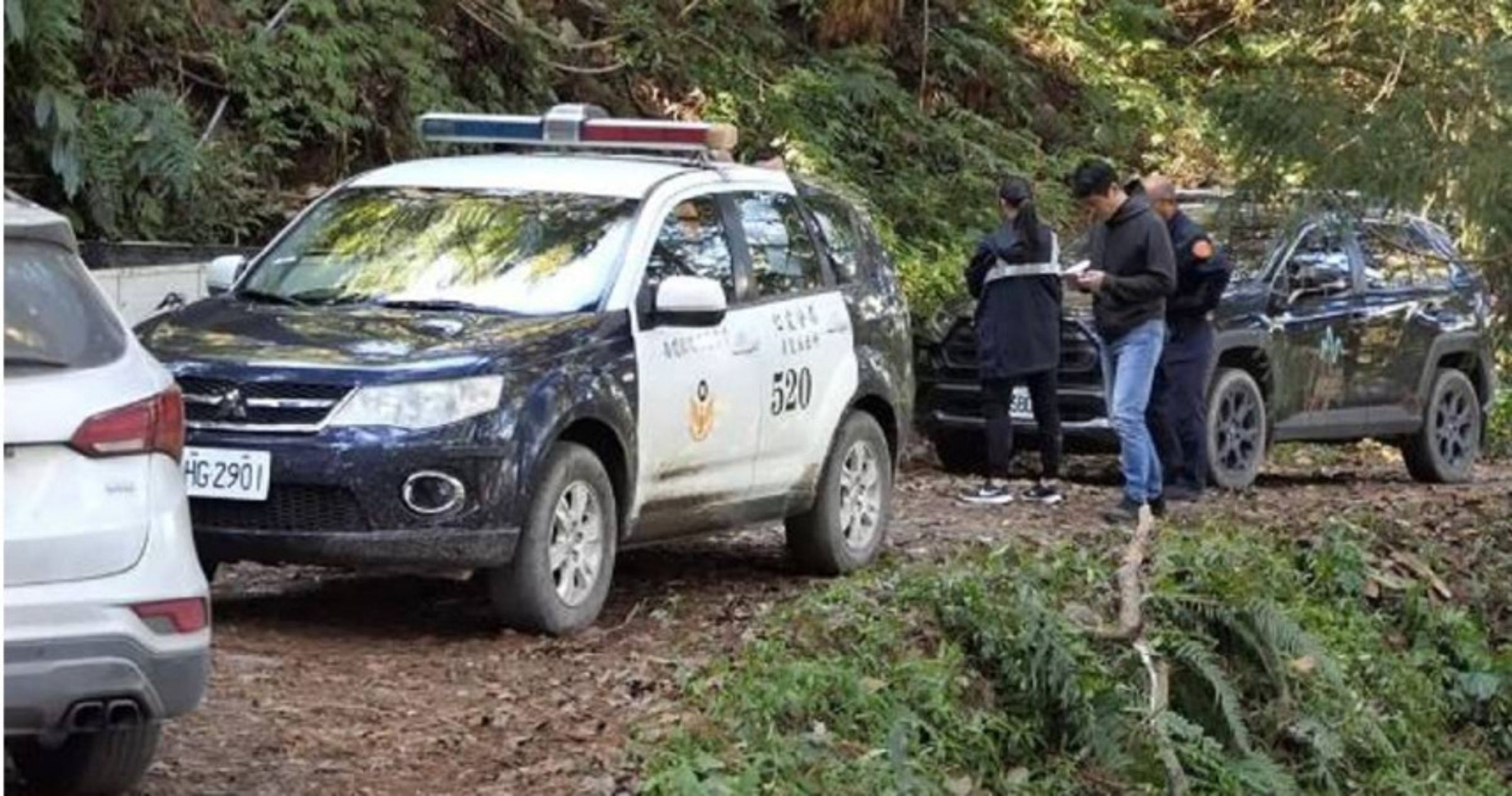 一名黑熊巡護員日前入山更換生態攝影機電池時,不幸疑似獵槍走火,頭部中彈身亡。(翻攝畫面)