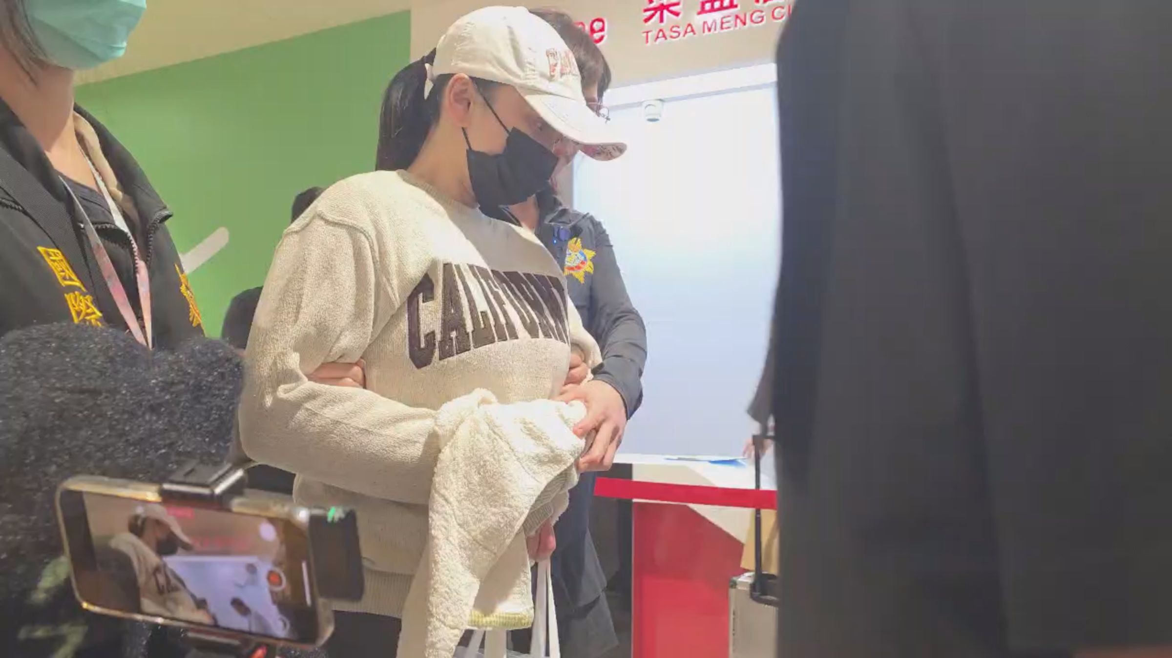劉喬安遣返回台不發一語。(鏡新聞提供)
