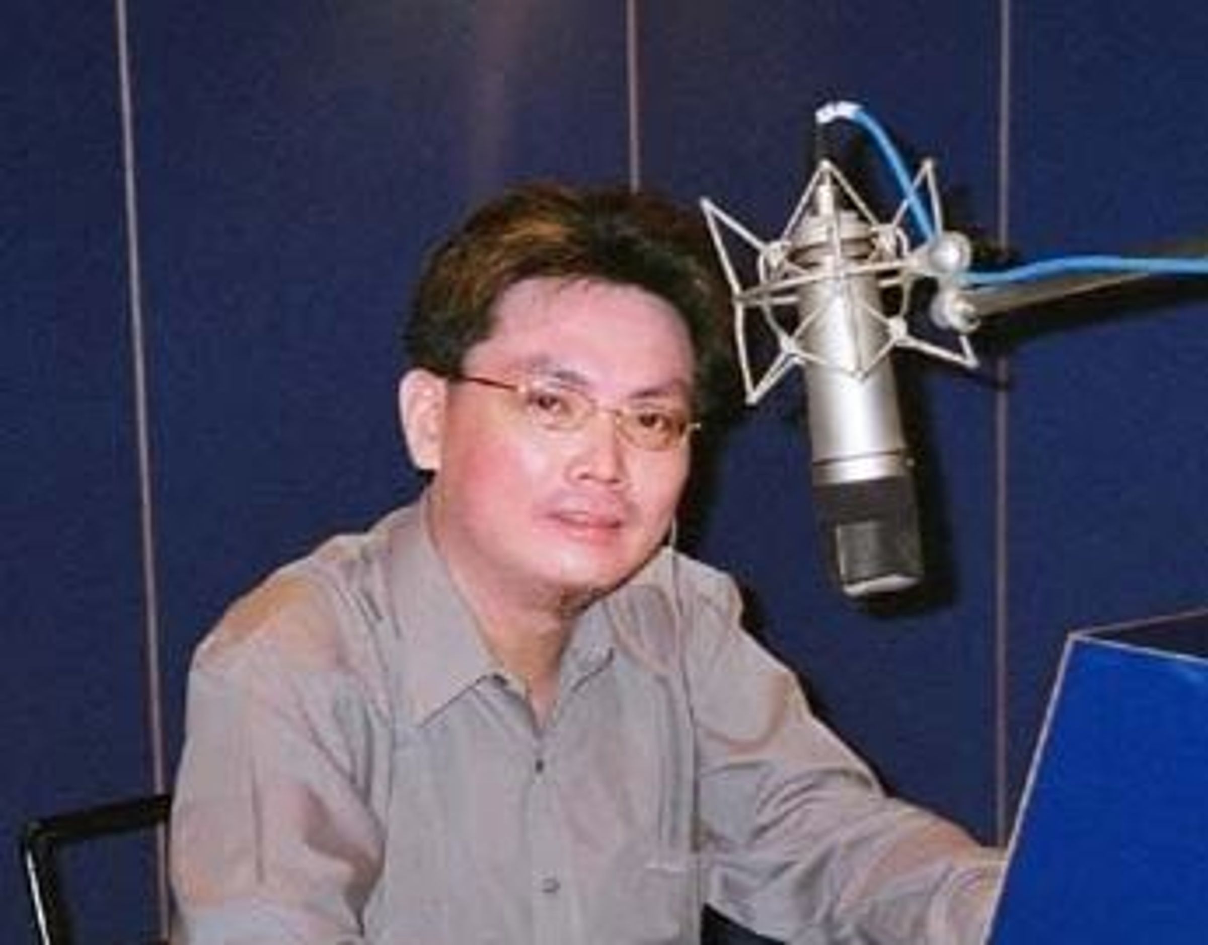 周星馳御用配音員石班瑜過世,享壽66歲。(翻攝微博)